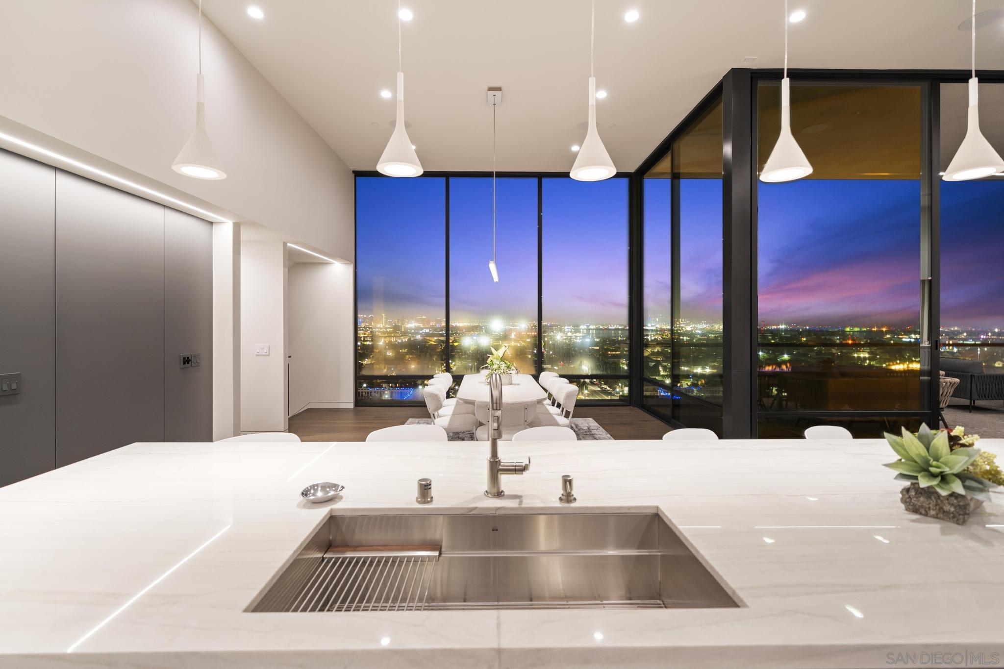 Detail Gallery Image 15 of 47 For 2035  Evergreen, San Diego,  CA 92106 - 4 Beds | 3/1 Baths