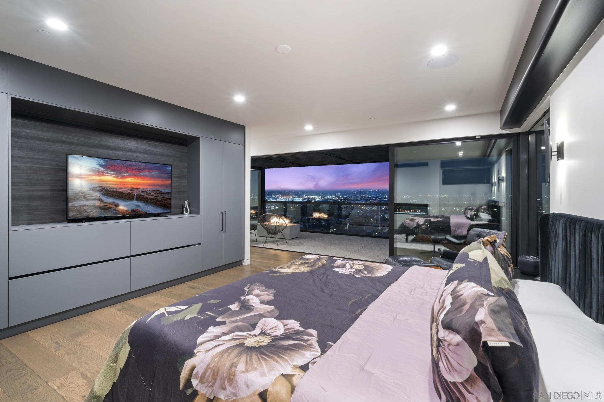 Detail Gallery Image 18 of 47 For 2035  Evergreen, San Diego,  CA 92106 - 4 Beds | 3/1 Baths