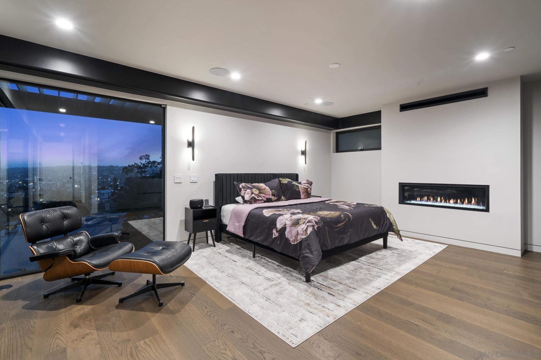 Detail Gallery Image 19 of 47 For 2035  Evergreen, San Diego,  CA 92106 - 4 Beds | 3/1 Baths