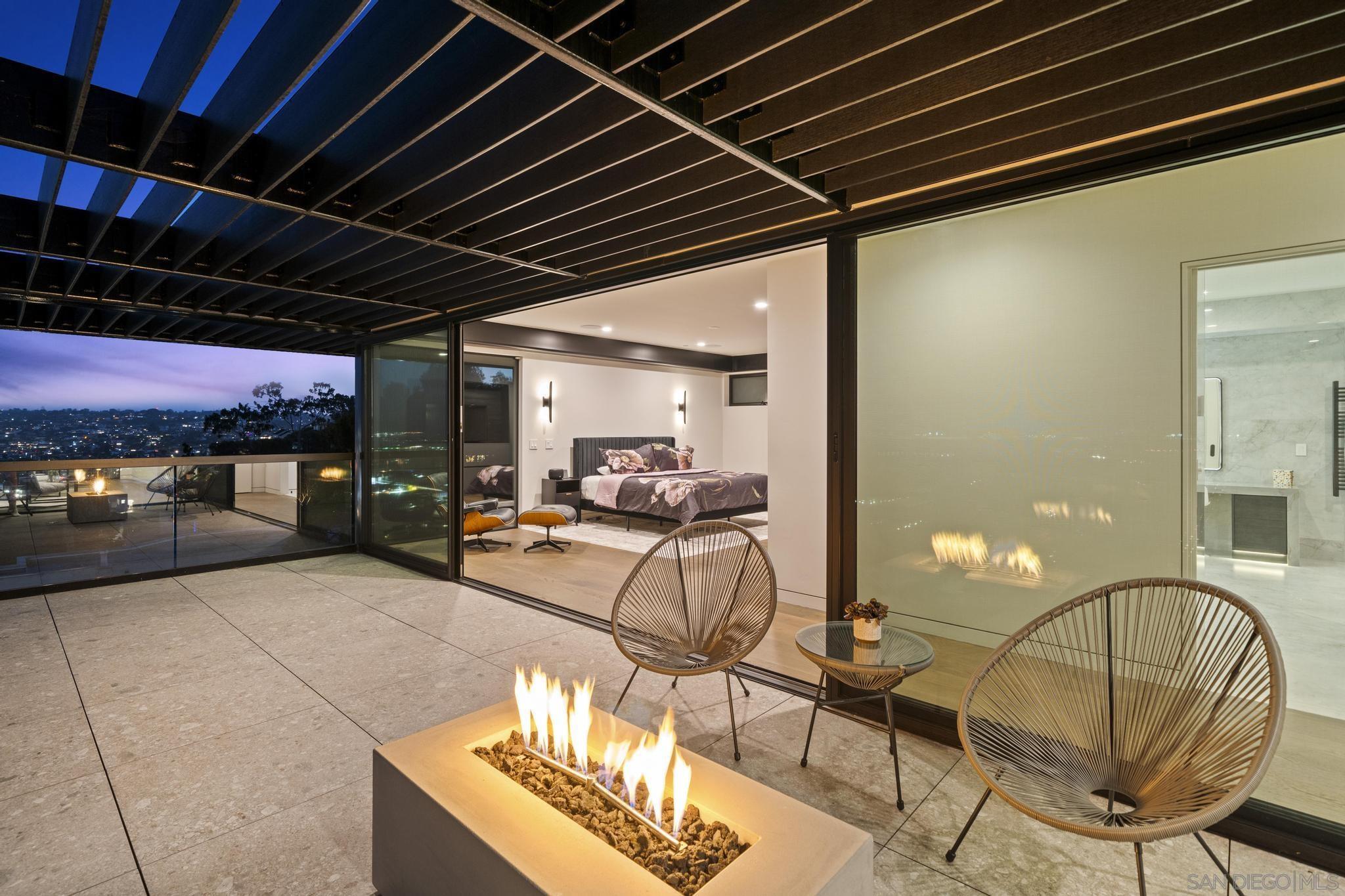 Detail Gallery Image 20 of 47 For 2035  Evergreen, San Diego,  CA 92106 - 4 Beds | 3/1 Baths