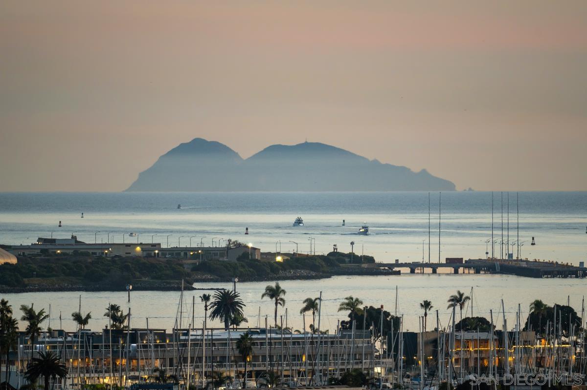 Detail Gallery Image 22 of 47 For 2035  Evergreen, San Diego,  CA 92106 - 4 Beds | 3/1 Baths