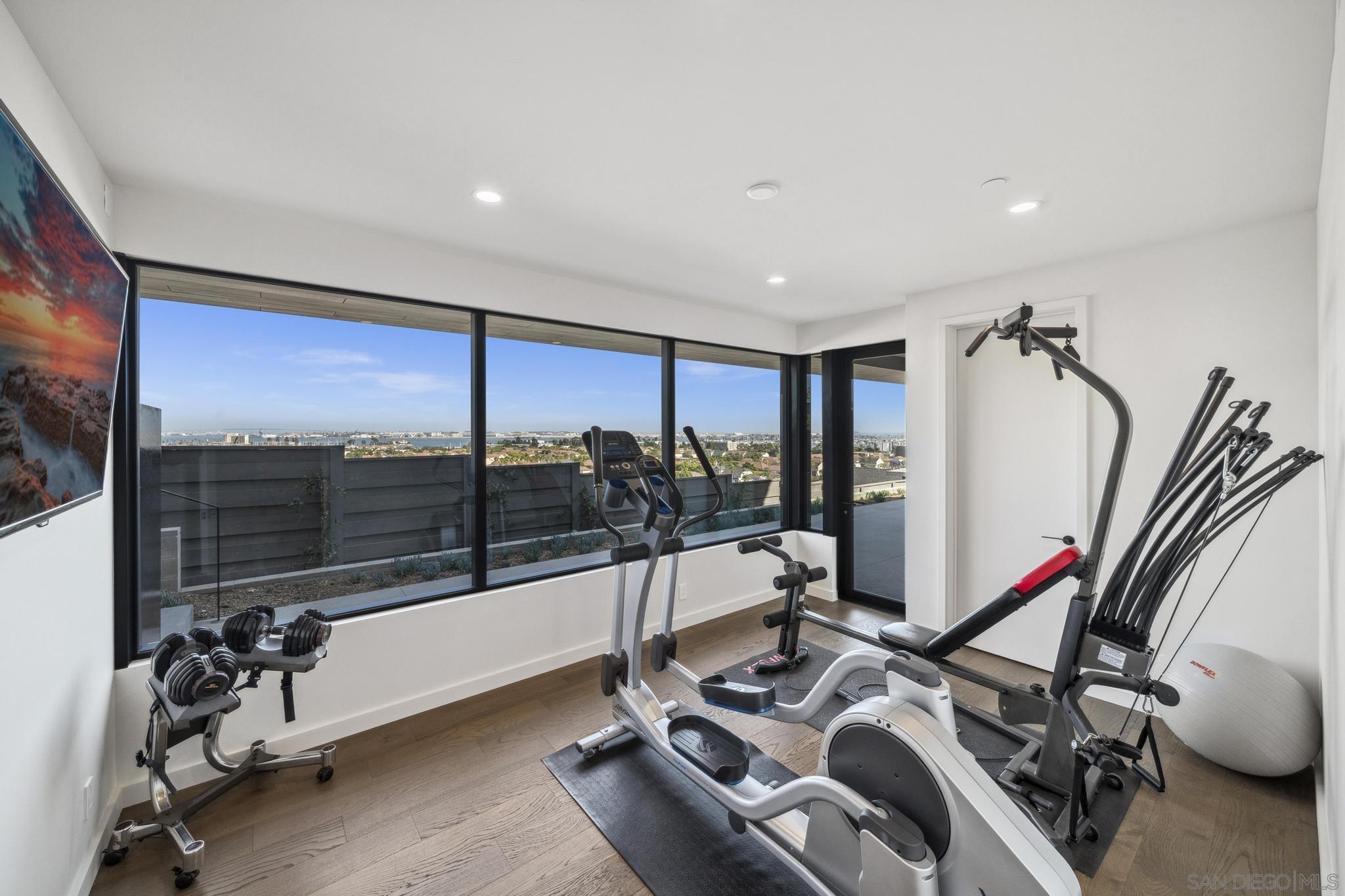 Detail Gallery Image 35 of 47 For 2035  Evergreen, San Diego,  CA 92106 - 4 Beds | 3/1 Baths