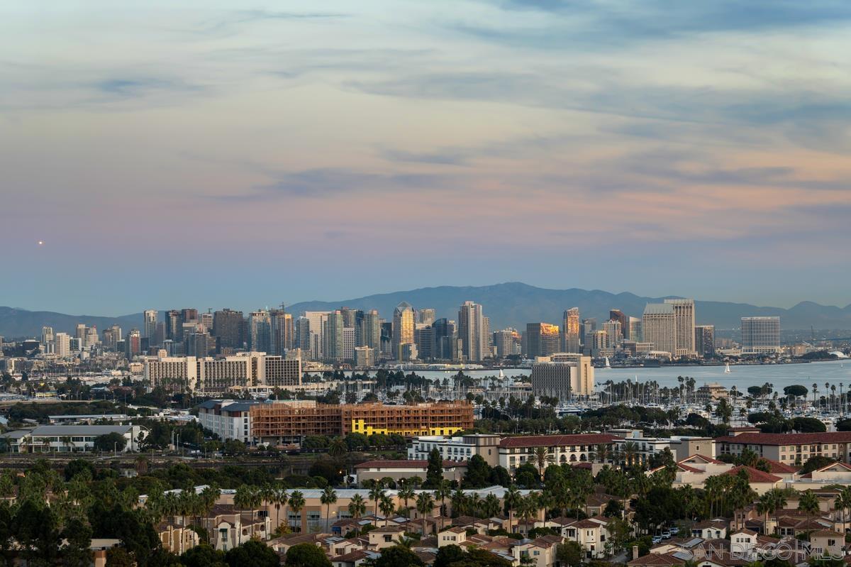 Detail Gallery Image 5 of 47 For 2035  Evergreen, San Diego,  CA 92106 - 4 Beds | 3/1 Baths