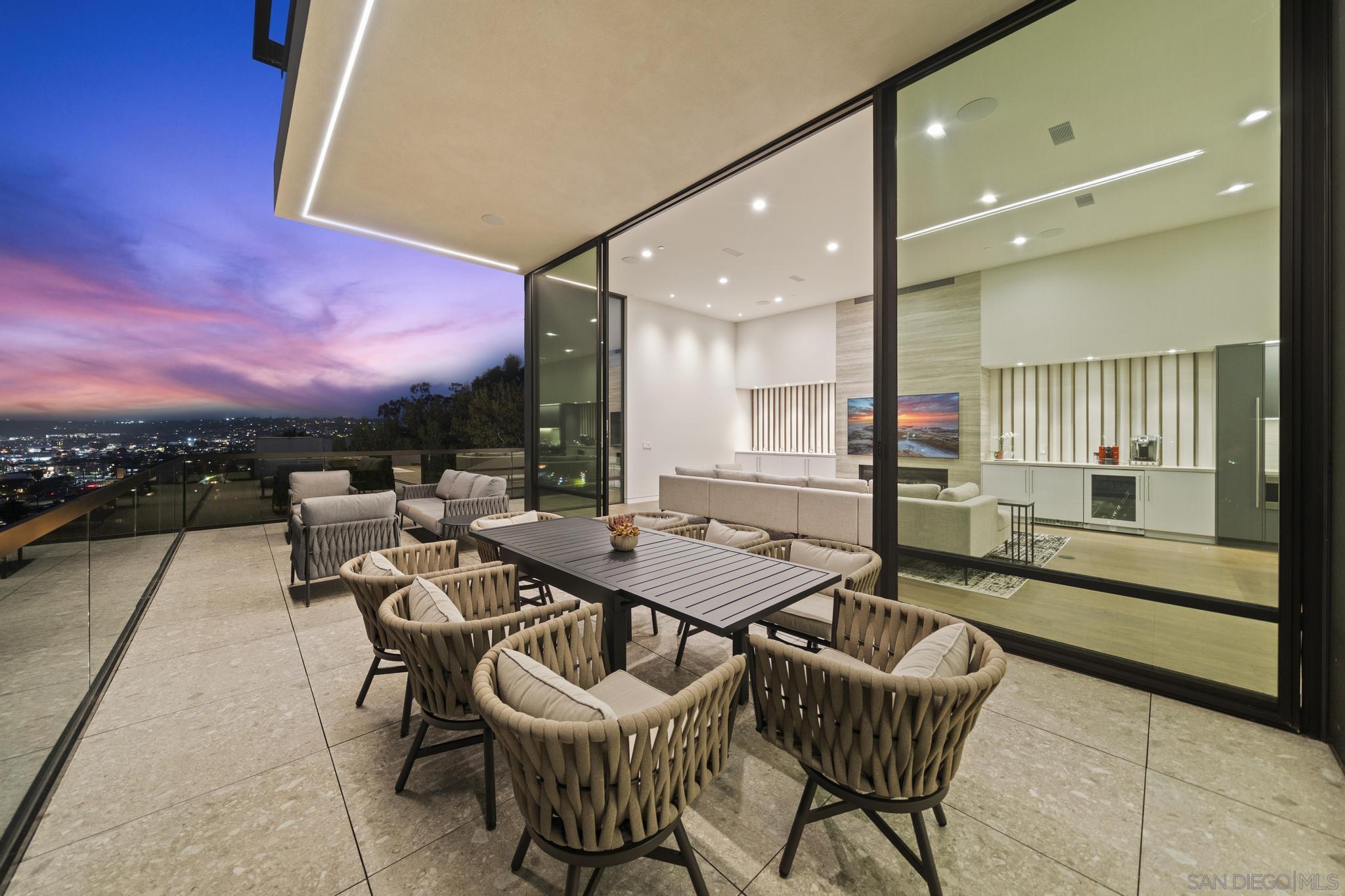 Detail Gallery Image 9 of 47 For 2035  Evergreen, San Diego,  CA 92106 - 4 Beds | 3/1 Baths