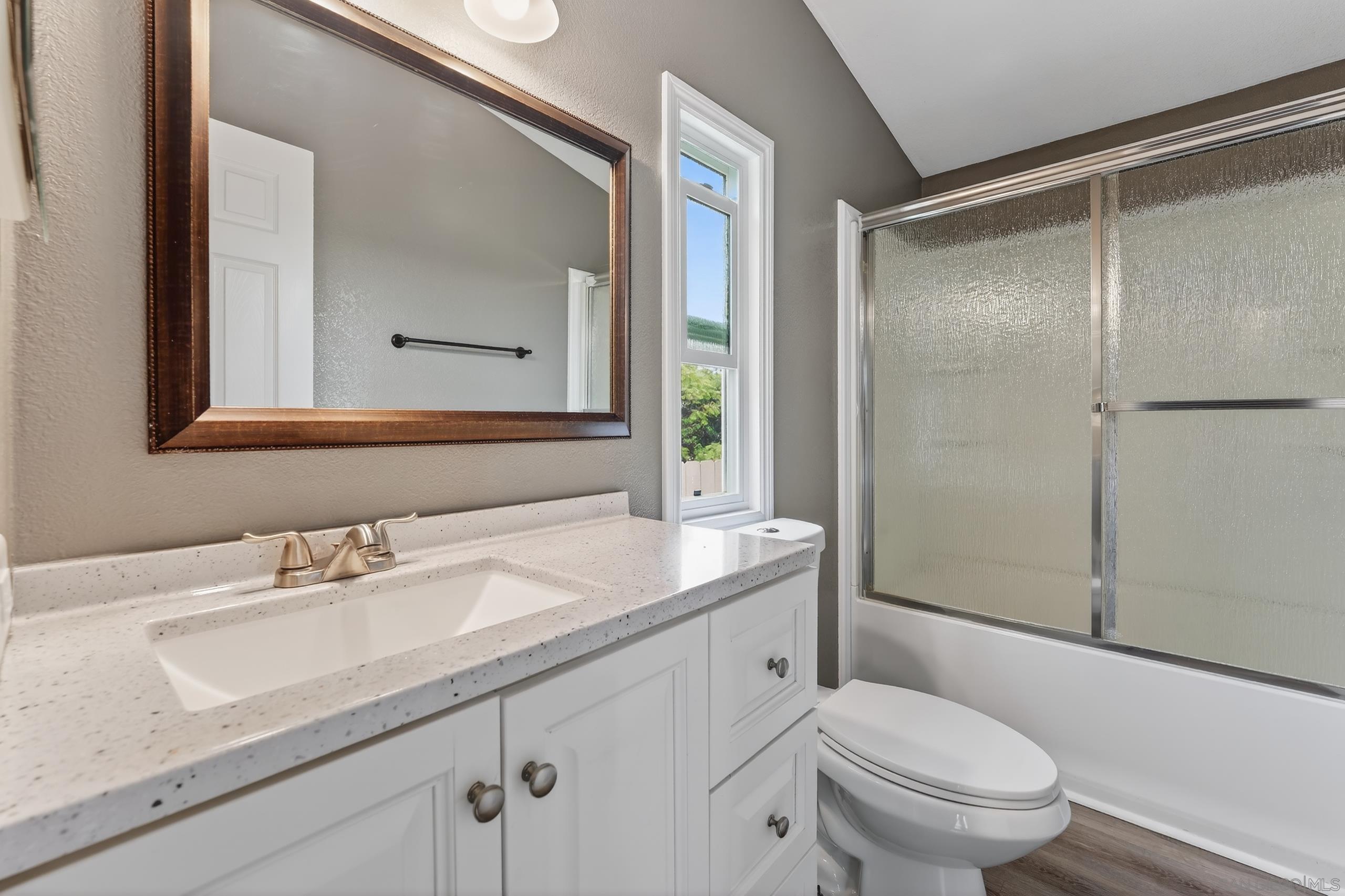 Detail Gallery Image 14 of 21 For 220  Camino Corto  Spc 100,  Vista,  CA 92083 - 5 Beds | 2 Baths