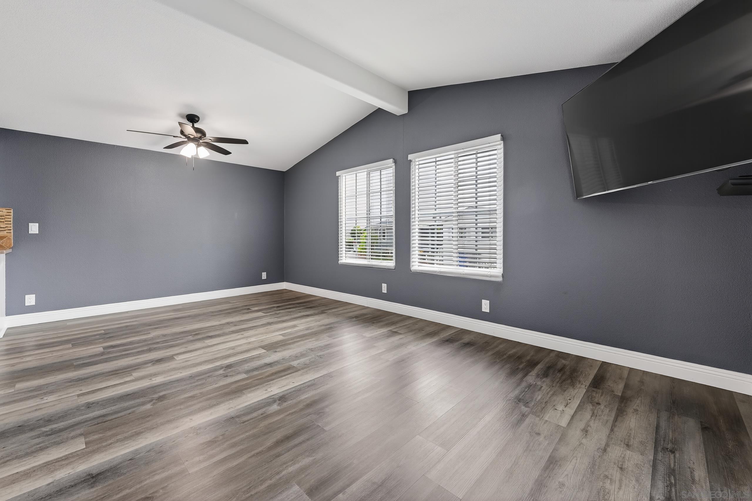 Detail Gallery Image 9 of 21 For 220  Camino Corto  Spc 100,  Vista,  CA 92083 - 5 Beds | 2 Baths