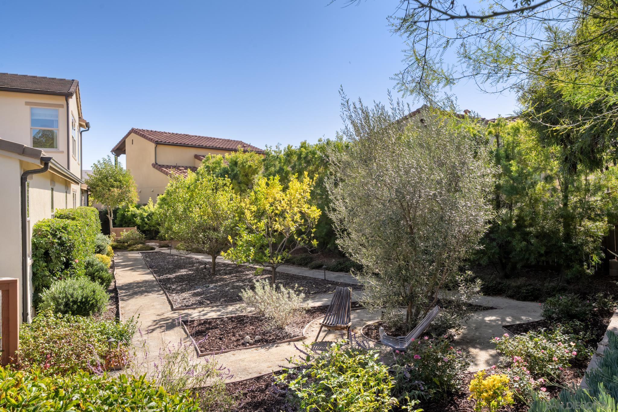 Detail Gallery Image 35 of 53 For 7964  Auberge Circle, San Diego,  CA 92127 - 3 Beds | 3 Baths