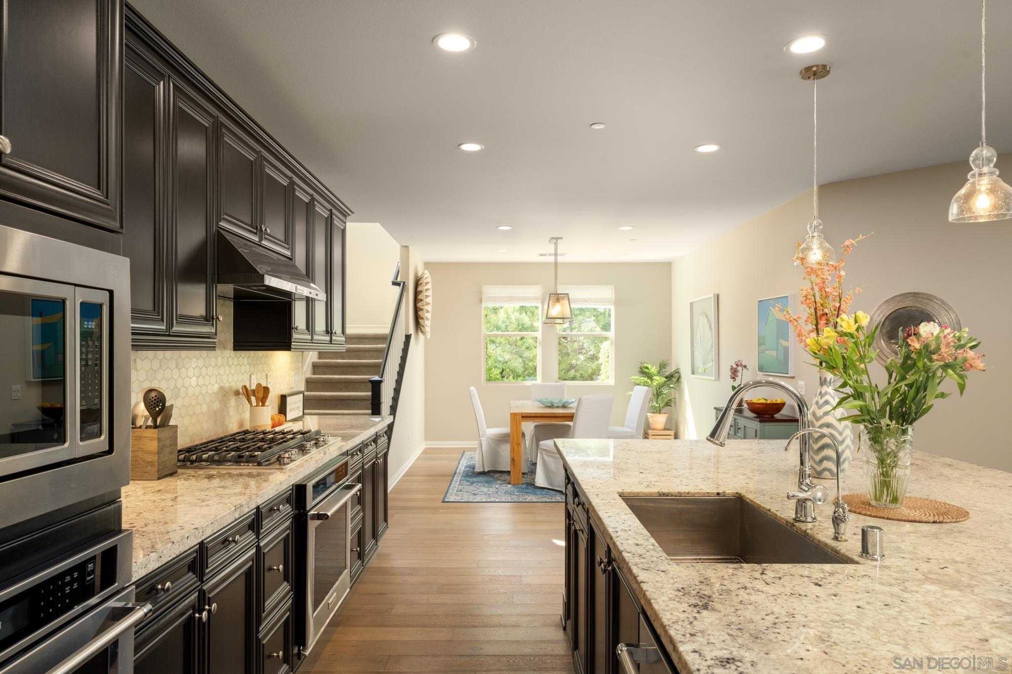 Detail Gallery Image 5 of 53 For 7964  Auberge Circle, San Diego,  CA 92127 - 3 Beds | 3 Baths