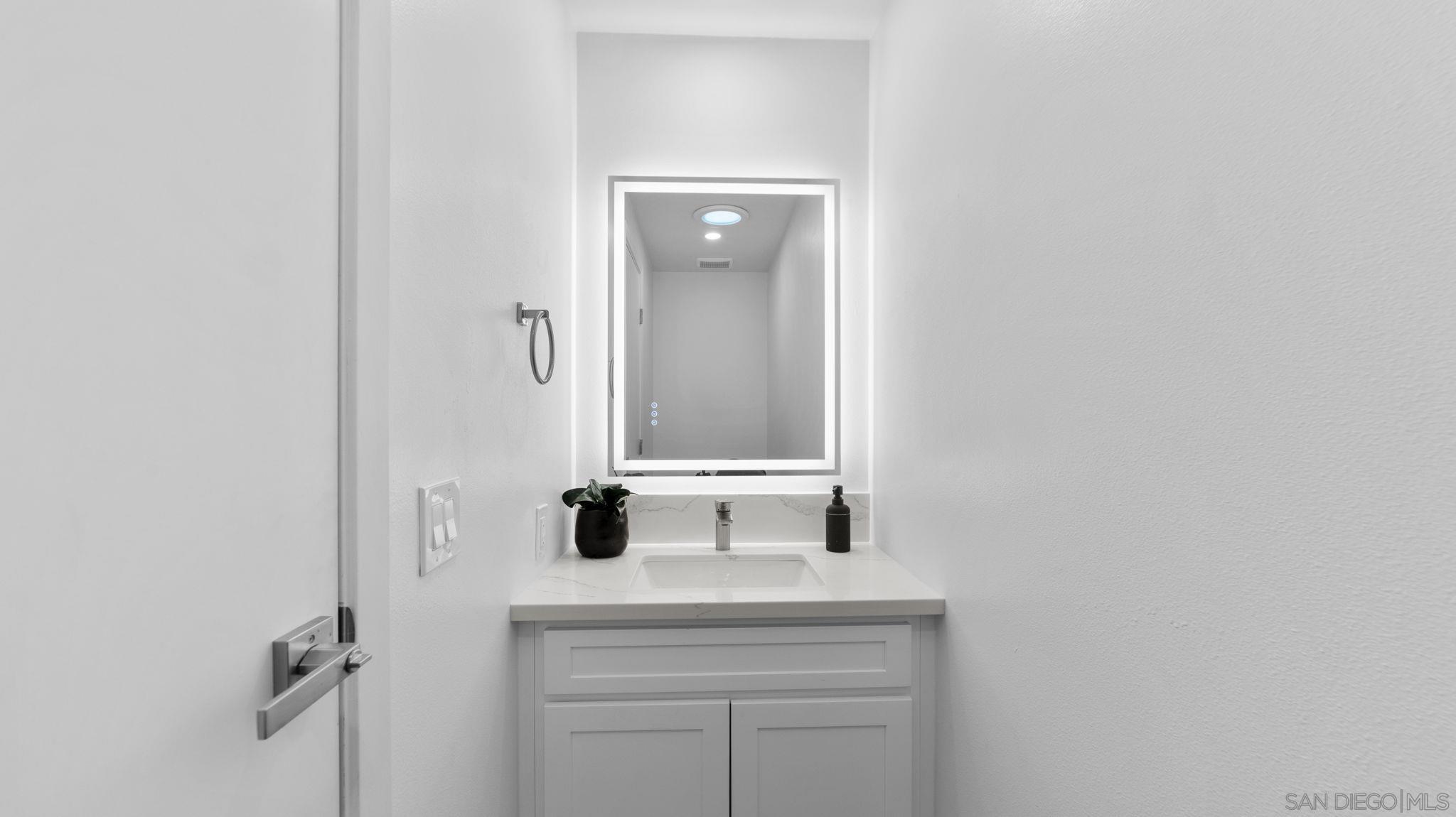 Detail Gallery Image 27 of 49 For 4909  Pacifica Dr, San Diego,  CA 92109 - 3 Beds | 2/1 Baths