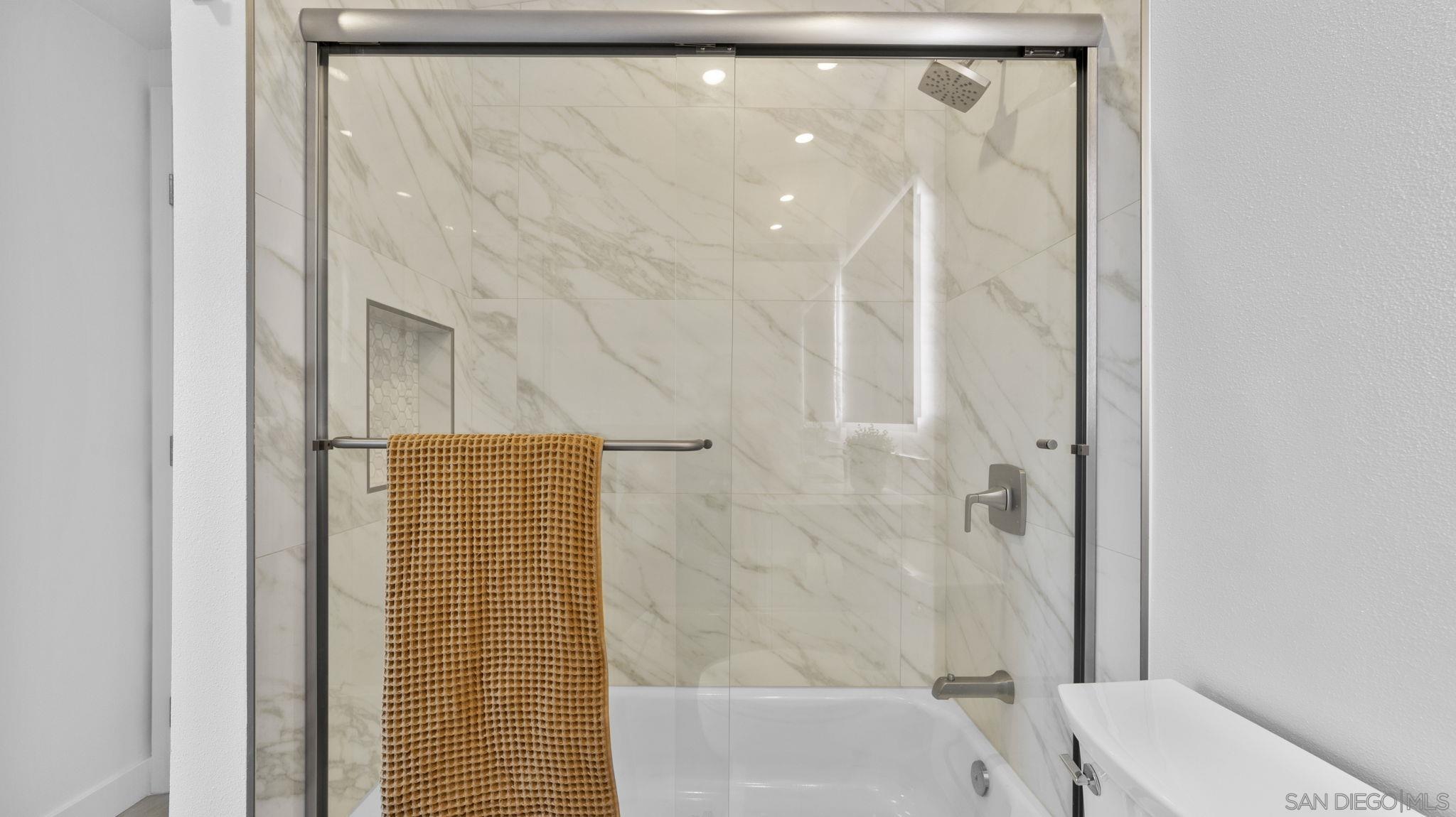 Detail Gallery Image 31 of 49 For 4909  Pacifica Dr, San Diego,  CA 92109 - 3 Beds | 2/1 Baths