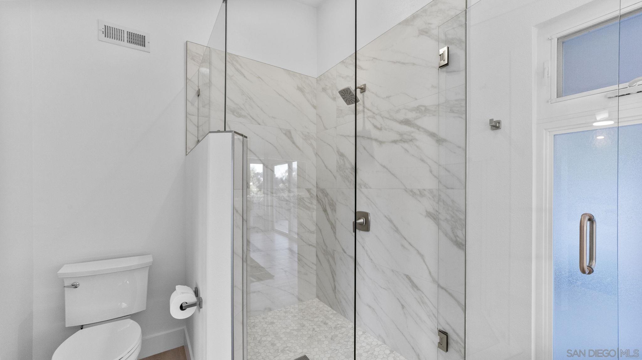 Detail Gallery Image 36 of 49 For 4909  Pacifica Dr, San Diego,  CA 92109 - 3 Beds | 2/1 Baths