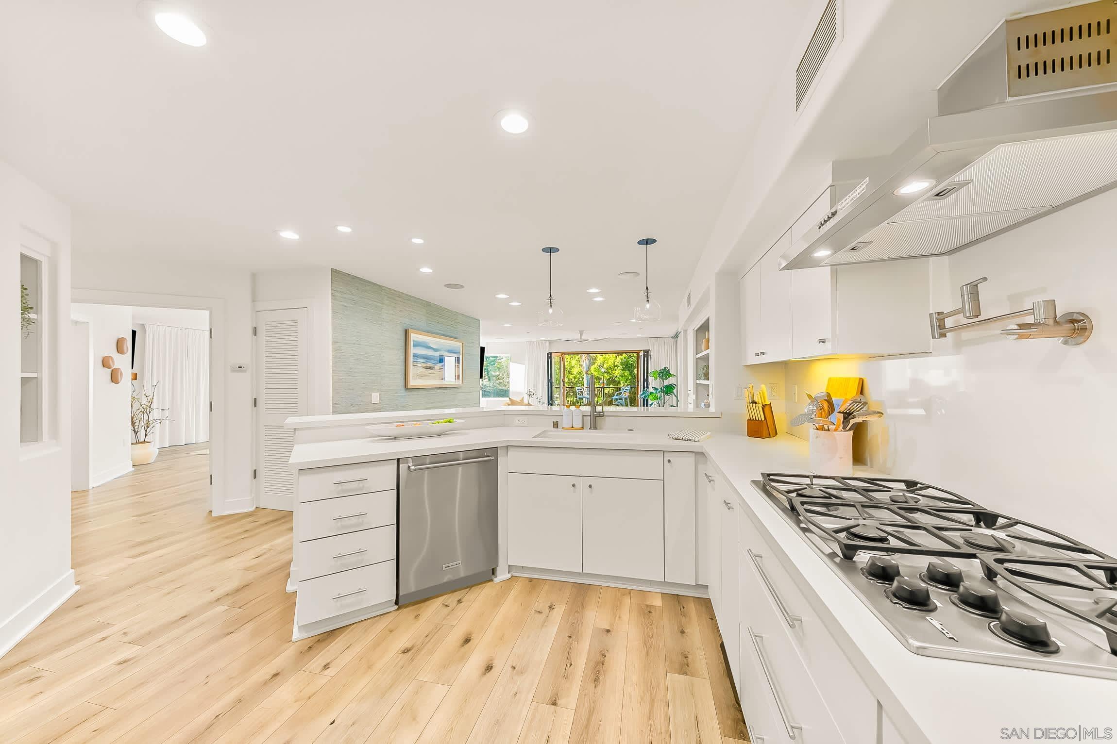 Detail Gallery Image 45 of 75 For 229  Bonair St, La Jolla,  CA 92037 - 2 Beds | 2 Baths