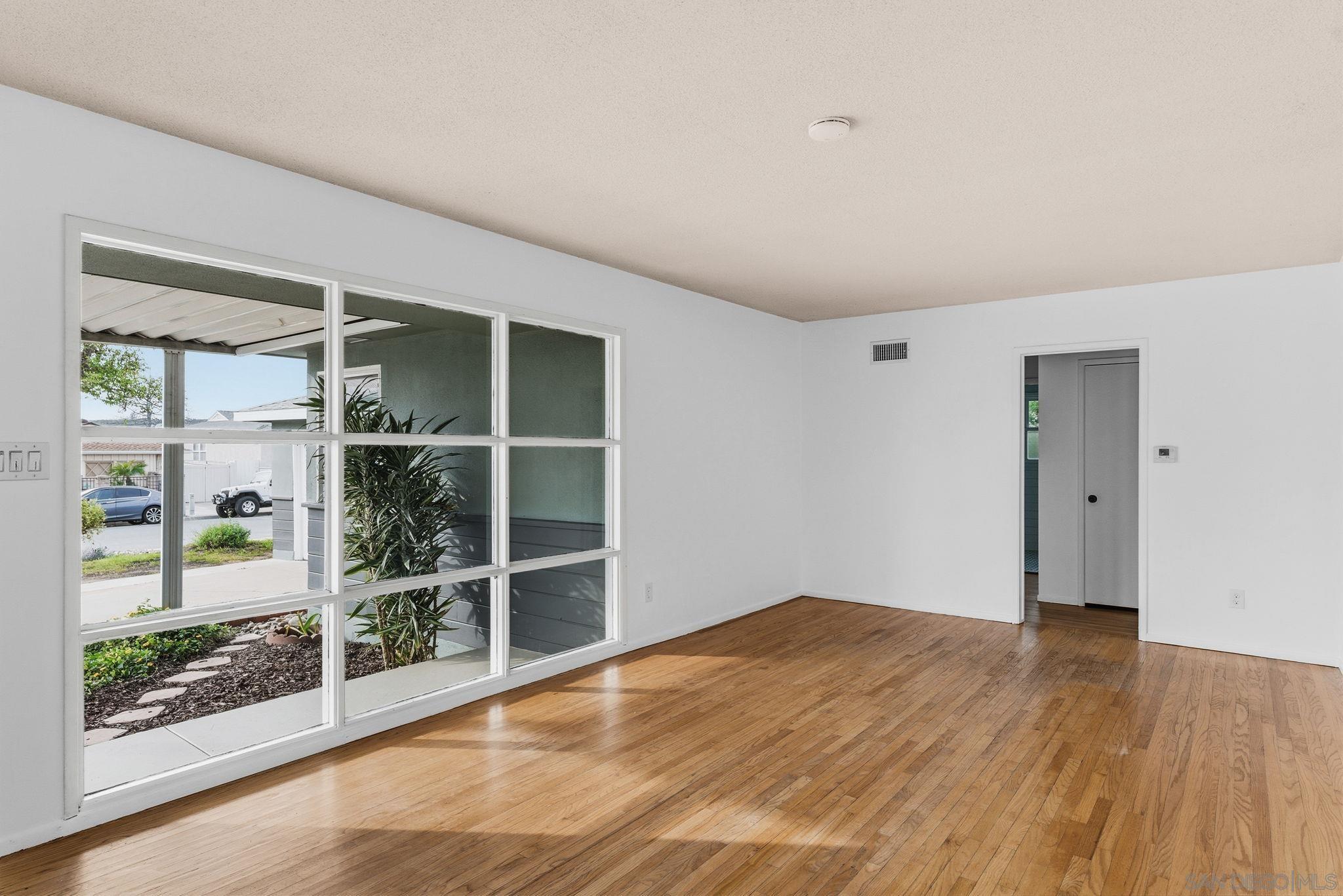 Detail Gallery Image 3 of 30 For 4820  Zion Ave, San Diego,  CA 92120 - 3 Beds | 1/1 Baths