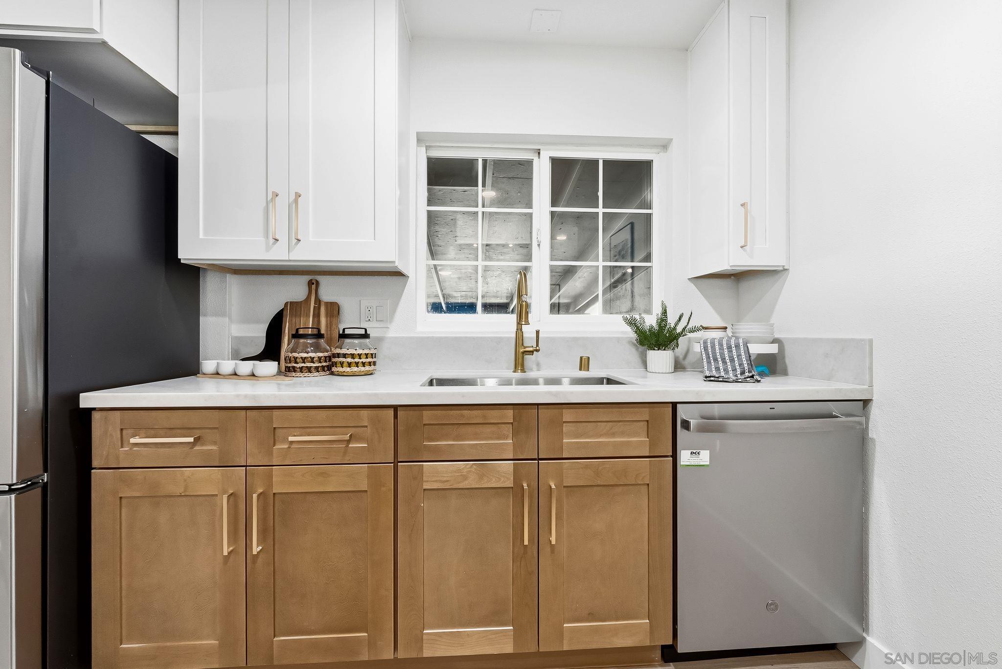 Detail Gallery Image 5 of 32 For 6096  Crawford St, San Diego,  CA 92120 - 4 Beds | 3 Baths