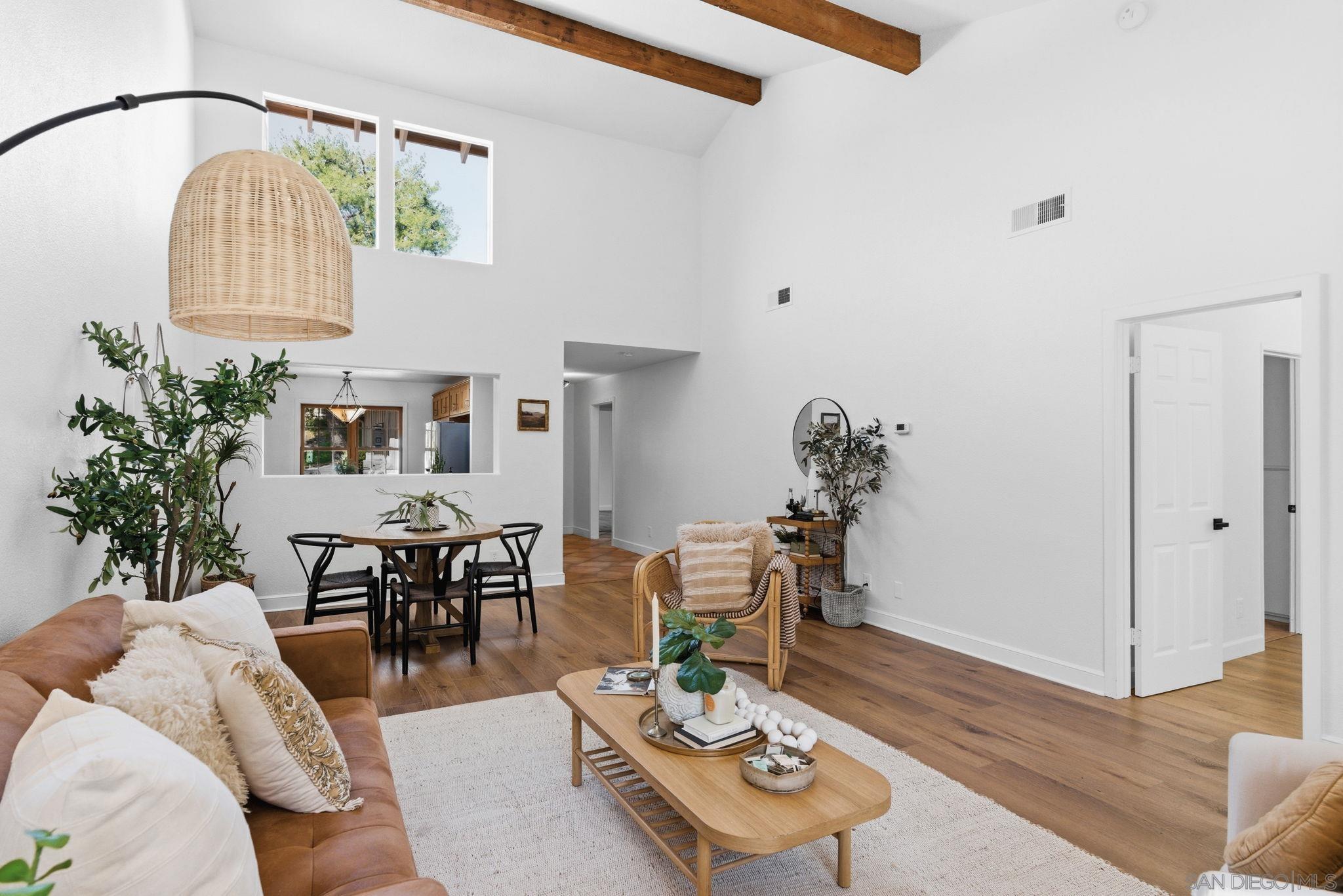 Detail Gallery Image 4 of 18 For 8665  Circle R Valley Ln, Escondido,  CA 92026 - 2 Beds | 2 Baths