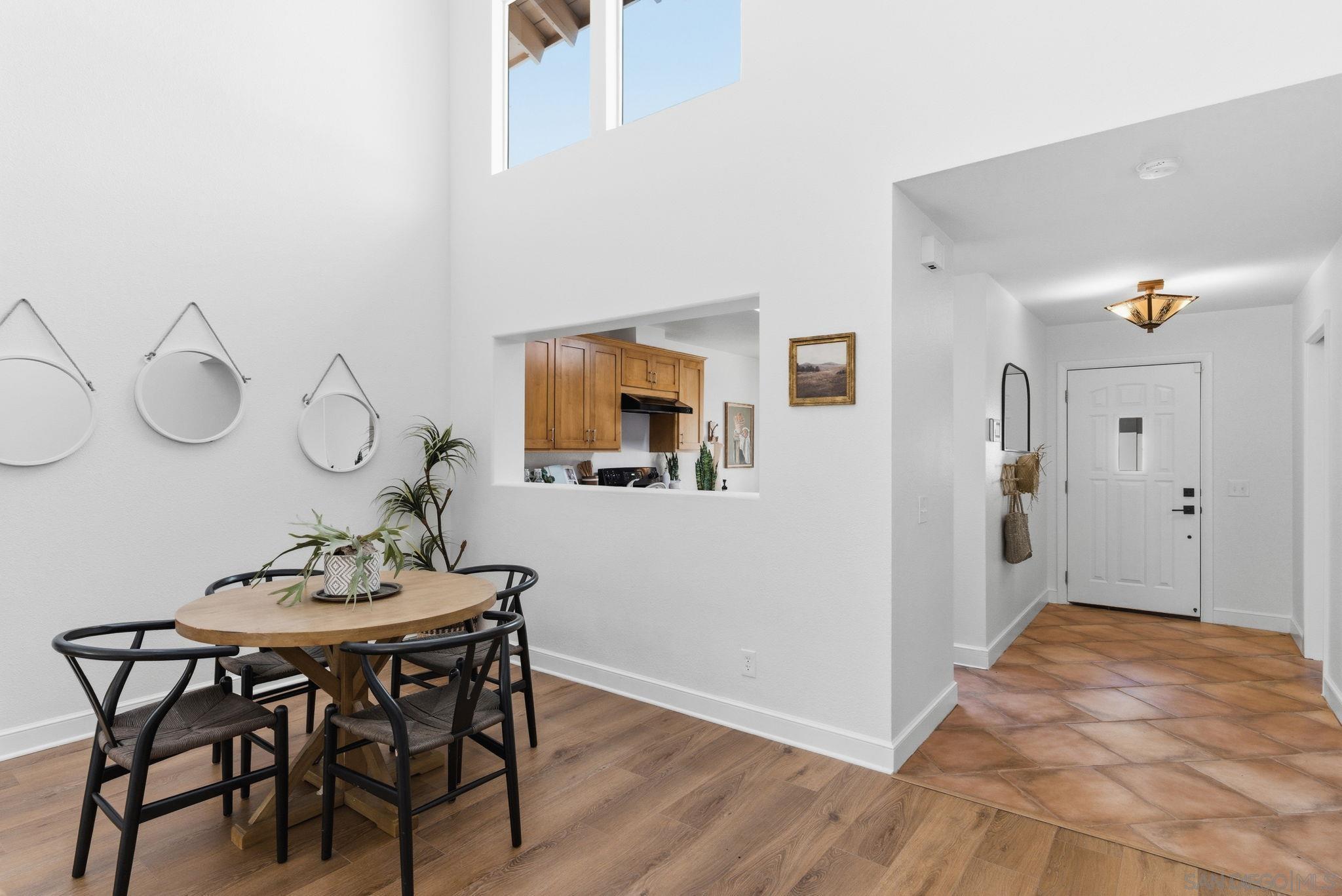 Detail Gallery Image 6 of 18 For 8665  Circle R Valley Ln, Escondido,  CA 92026 - 2 Beds | 2 Baths