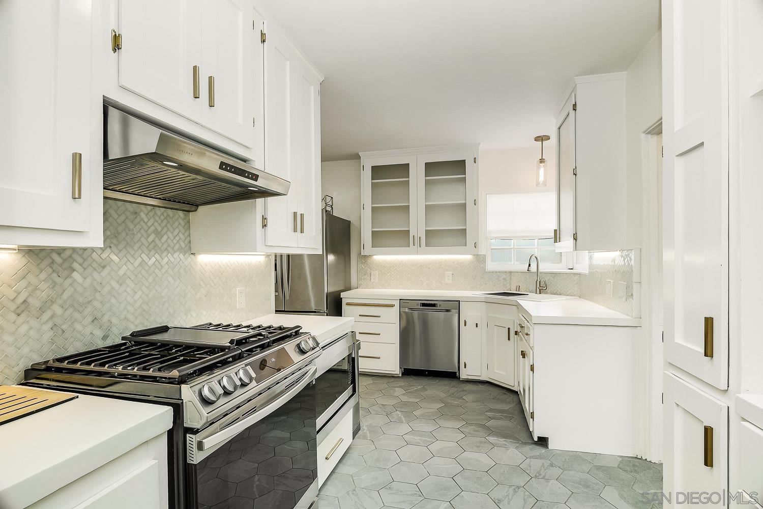 Detail Gallery Image 11 of 35 For 4673  Monroe Ave, San Diego,  CA 92115 - 3 Beds | 2 Baths