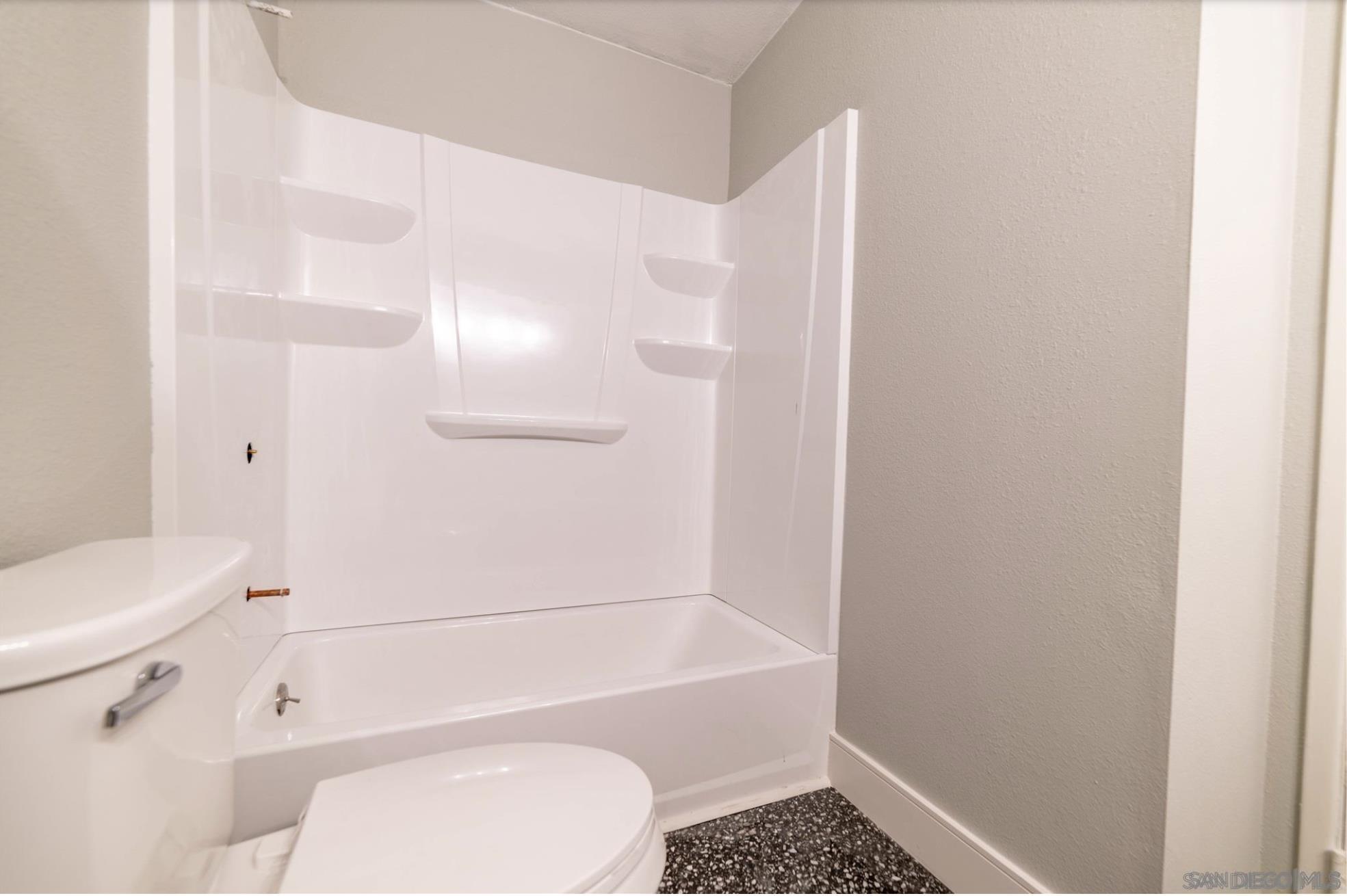 Detail Gallery Image 19 of 25 For 811 W Nutmeg St  103, San Diego,  CA 92103 - 2 Beds | 2 Baths