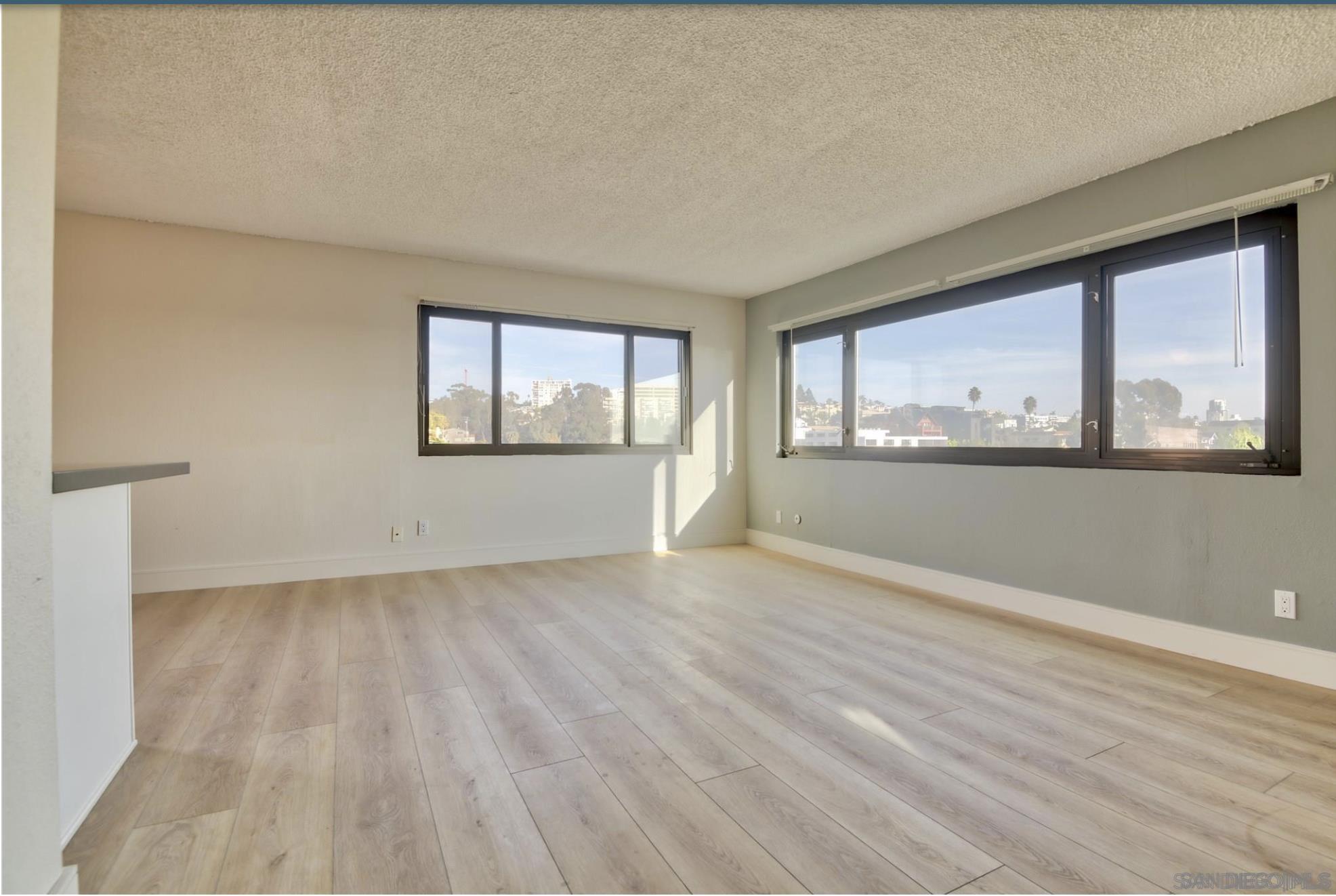 Detail Gallery Image 6 of 25 For 811 W Nutmeg St  103, San Diego,  CA 92103 - 2 Beds | 2 Baths