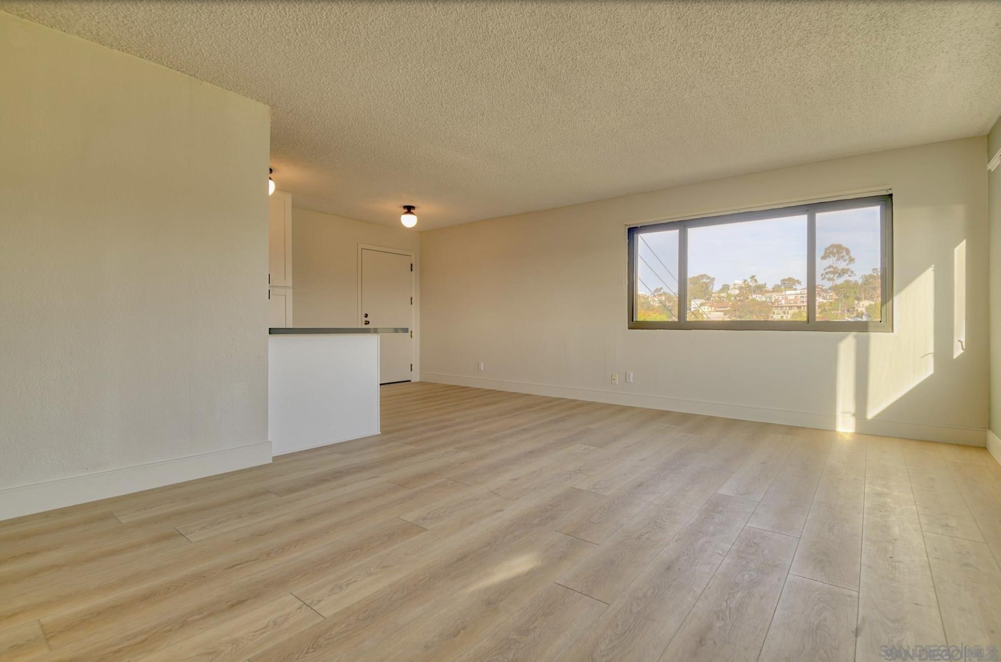 Detail Gallery Image 8 of 25 For 811 W Nutmeg St  103, San Diego,  CA 92103 - 2 Beds | 2 Baths