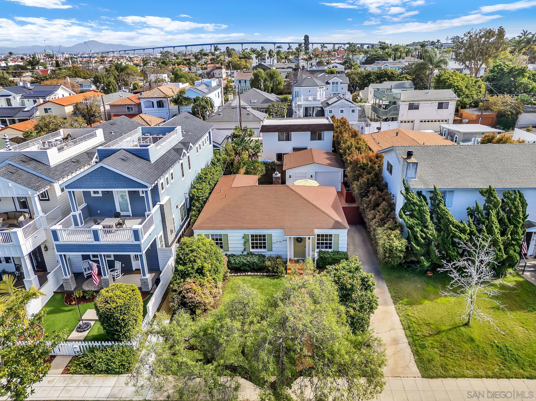 Detail Gallery Image 2 of 43 For 241-243  F Avenue, Coronado,  CA 92118 - 6 Beds | 4 Baths