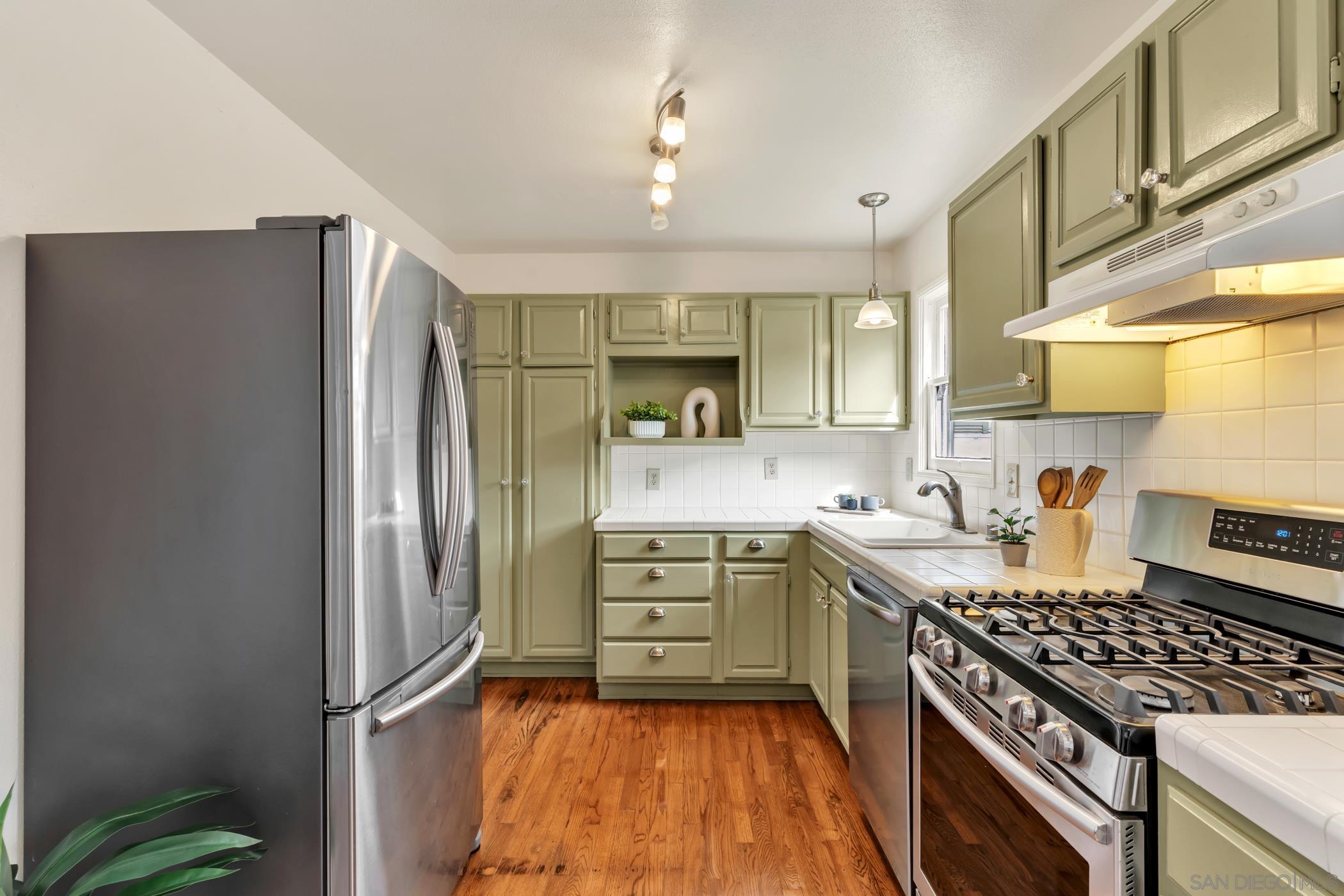 Detail Gallery Image 17 of 43 For 241-243  F Avenue, Coronado,  CA 92118 - 6 Beds | 4 Baths