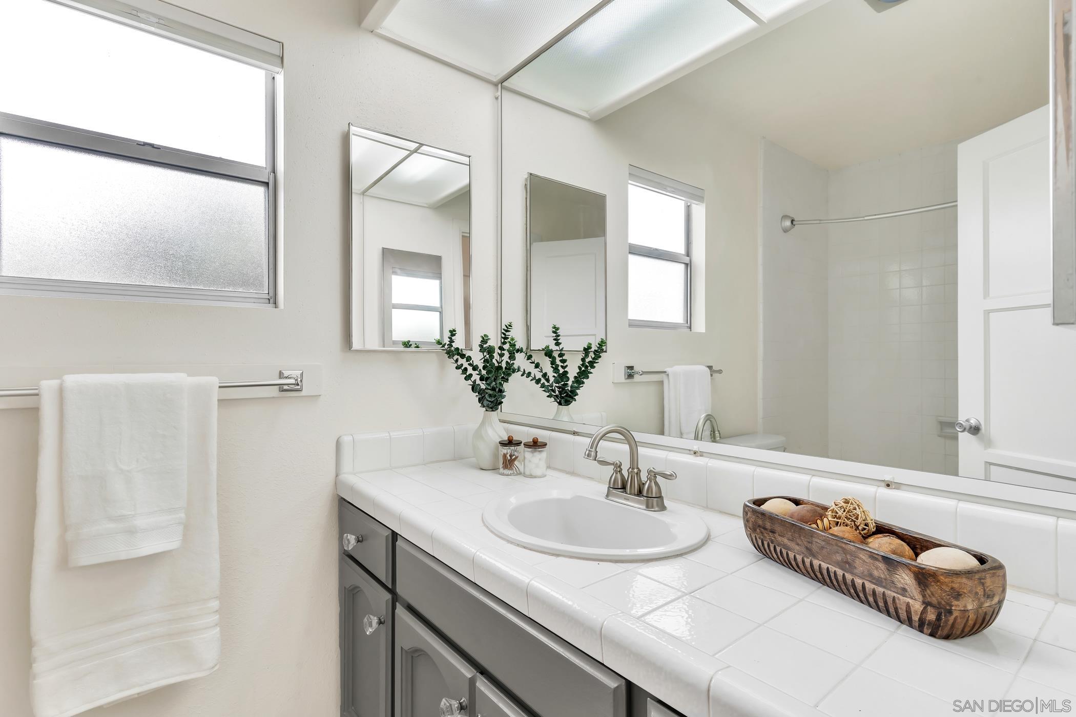 Detail Gallery Image 19 of 43 For 241-243  F Avenue, Coronado,  CA 92118 - 6 Beds | 4 Baths