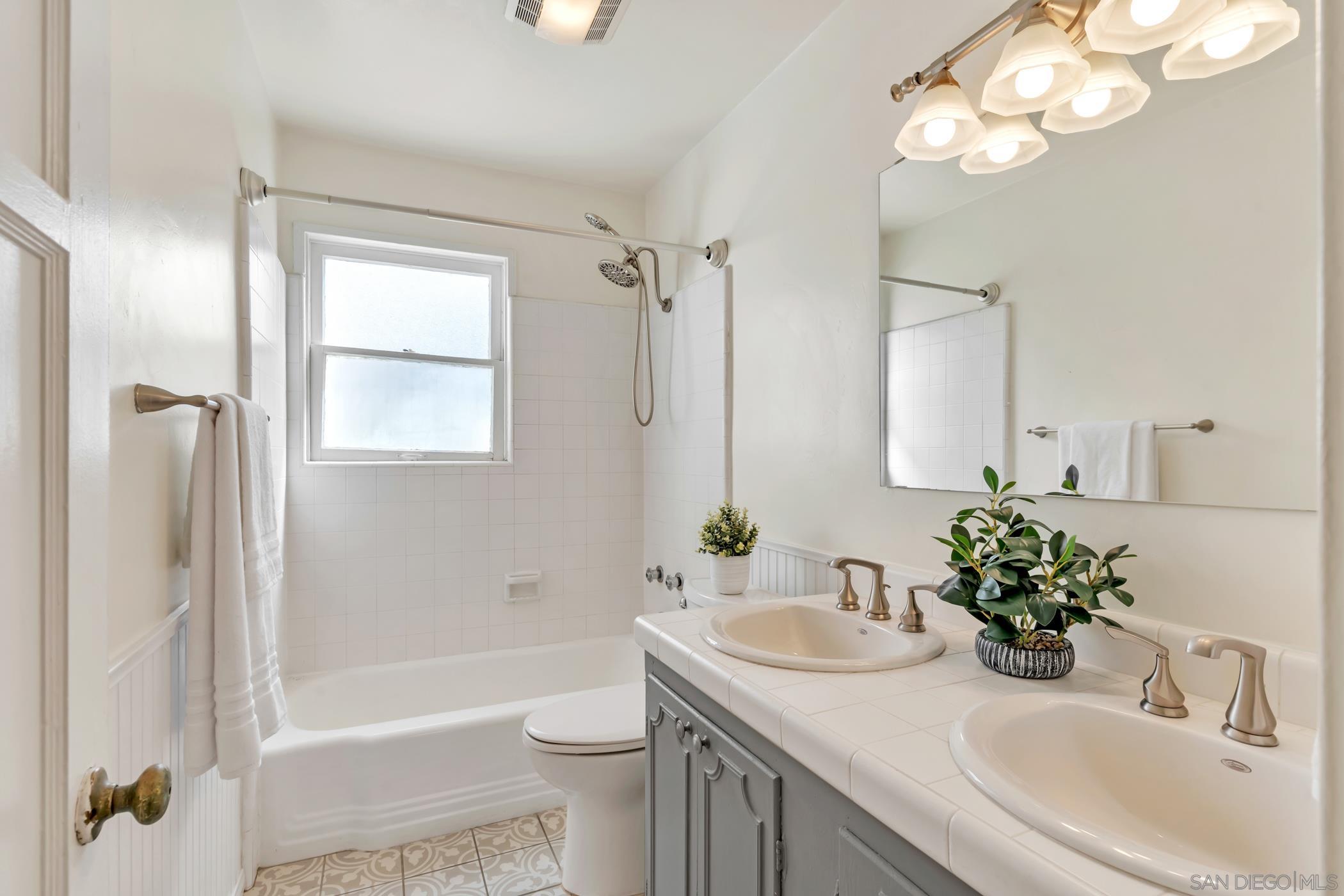 Detail Gallery Image 20 of 43 For 241-243  F Avenue, Coronado,  CA 92118 - 6 Beds | 4 Baths