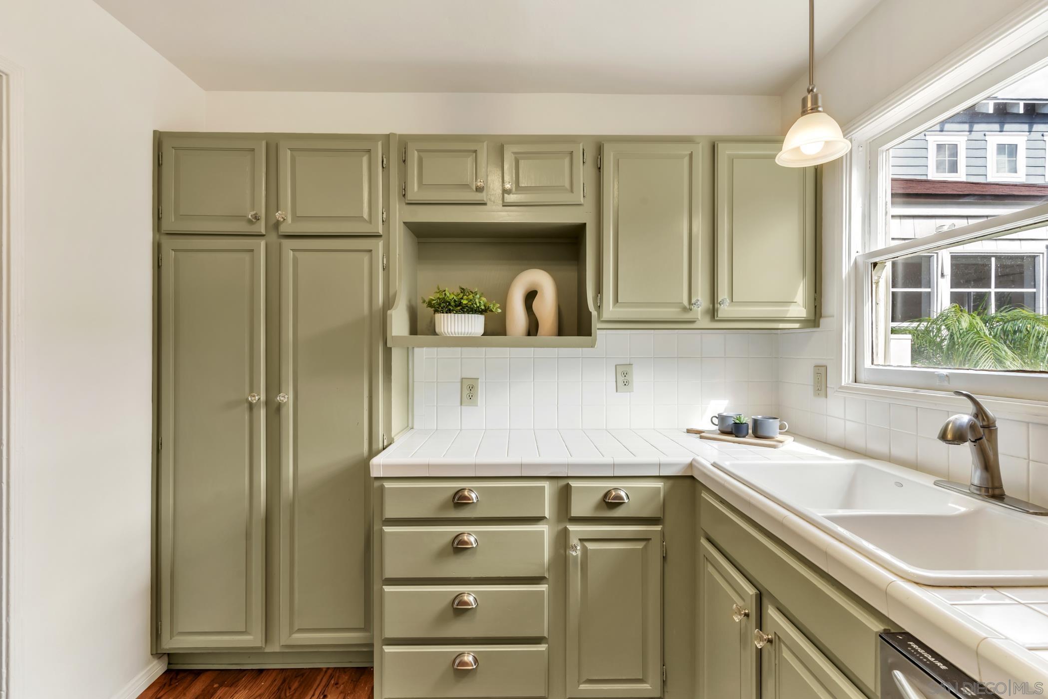 Detail Gallery Image 5 of 43 For 241-243  F Avenue, Coronado,  CA 92118 - 6 Beds | 4 Baths