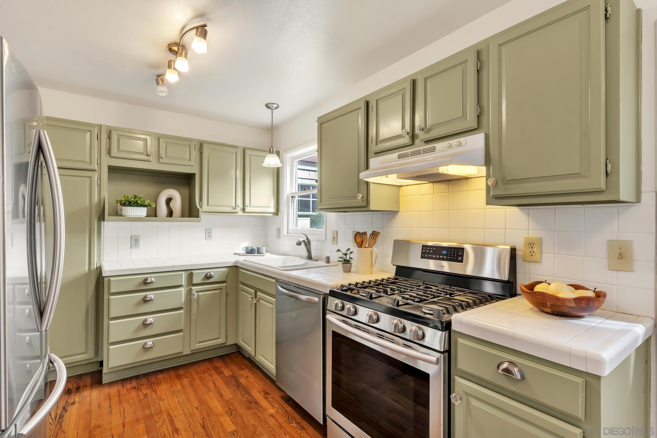 Detail Gallery Image 6 of 43 For 241-243  F Avenue, Coronado,  CA 92118 - 6 Beds | 4 Baths