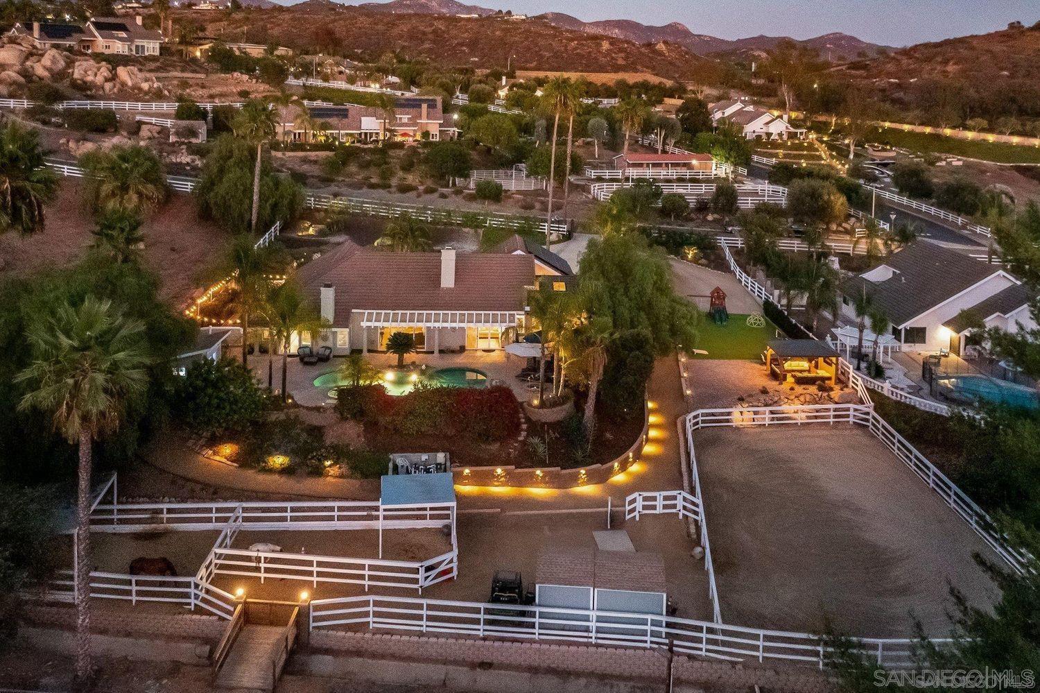 Detail Gallery Image 2 of 27 For 14298  Ipava Dr, Poway,  CA 92064 - 4 Beds | 2/2 Baths