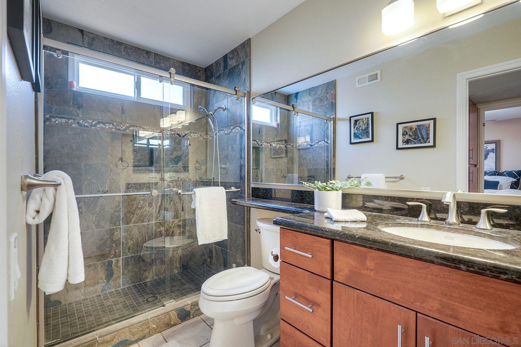 Detail Gallery Image 14 of 60 For 13382  Benchley Rd, San Diego,  CA 92130 - 4 Beds | 3 Baths