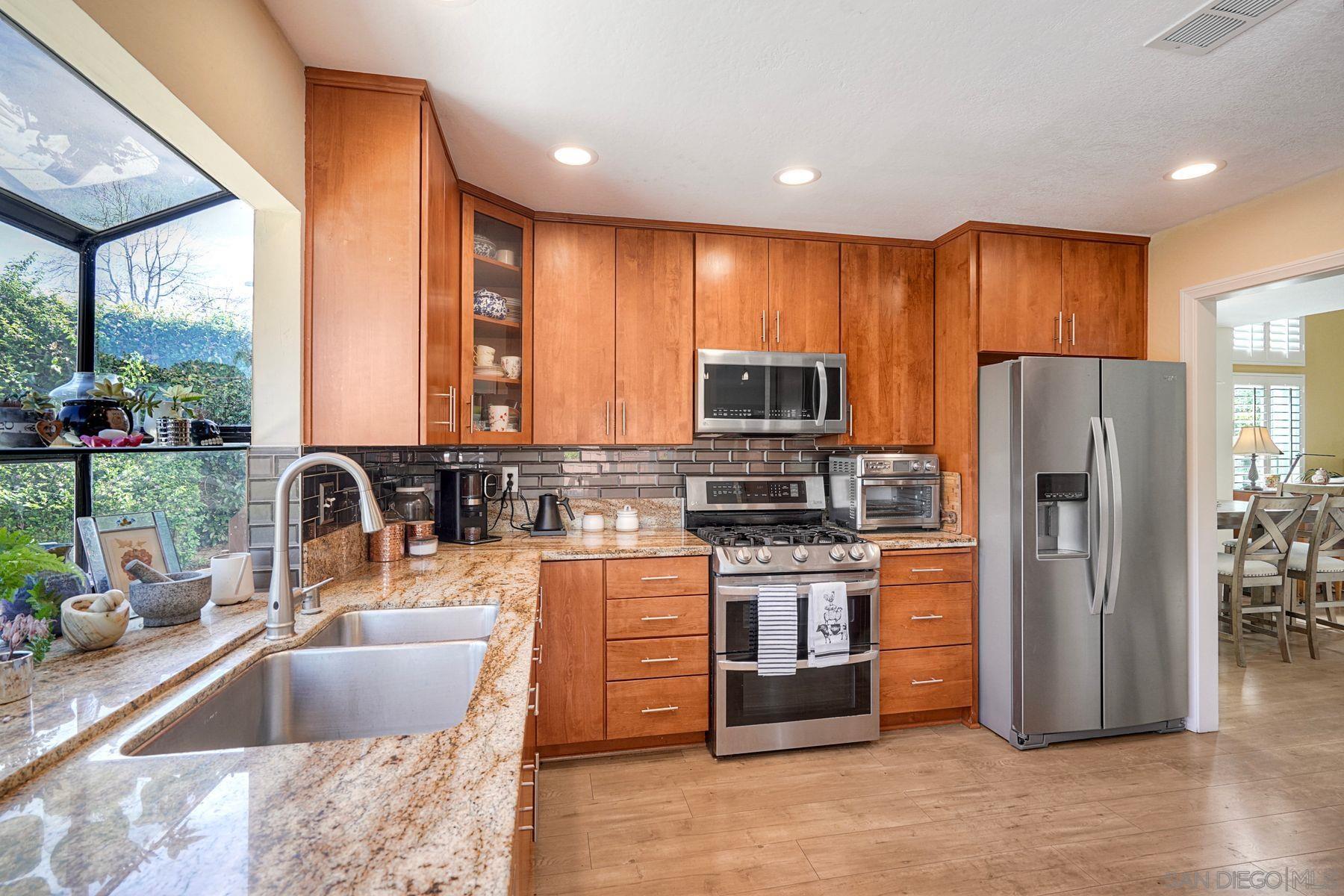 Detail Gallery Image 16 of 60 For 13382  Benchley Rd, San Diego,  CA 92130 - 4 Beds | 3 Baths