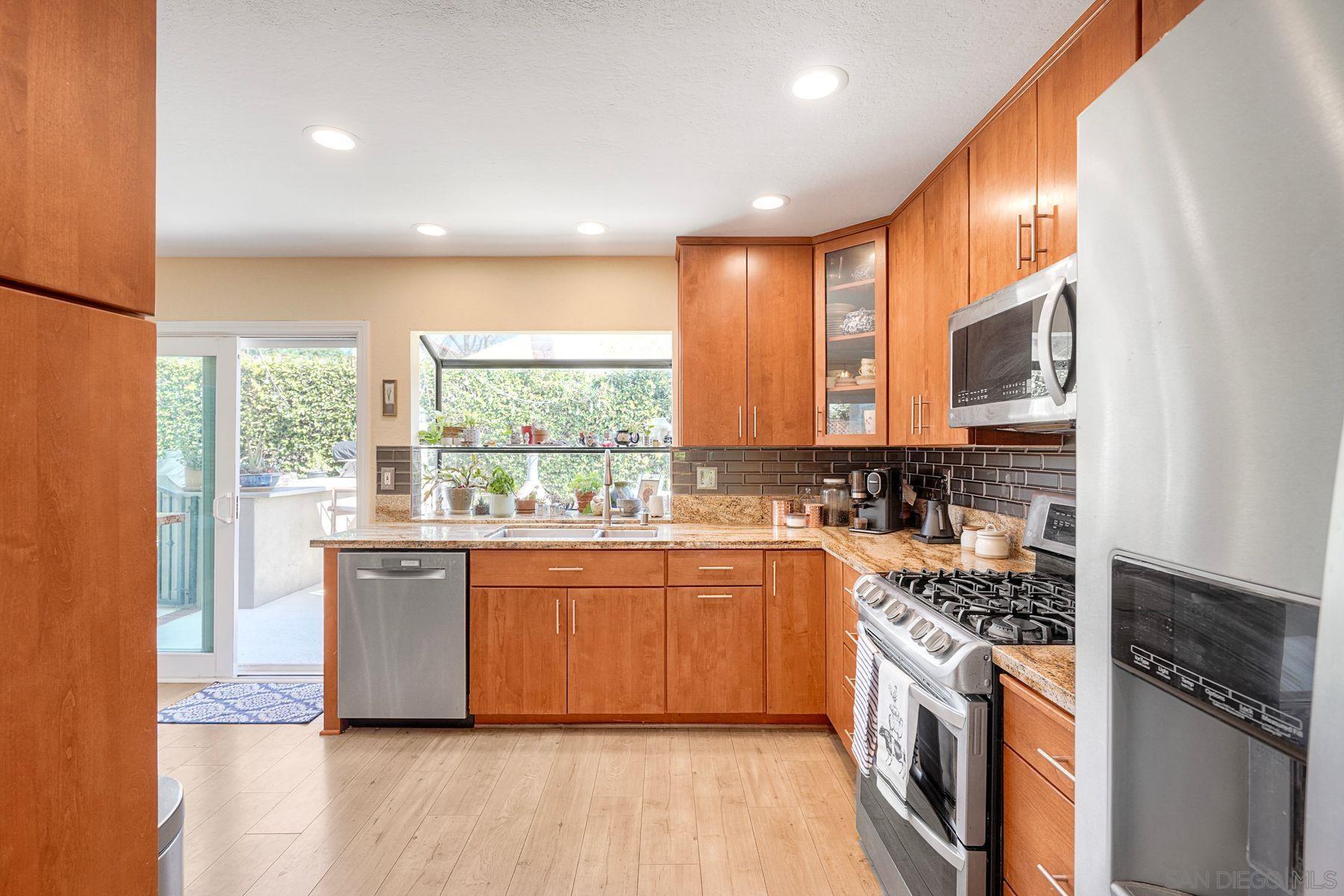 Detail Gallery Image 18 of 60 For 13382  Benchley Rd, San Diego,  CA 92130 - 4 Beds | 3 Baths