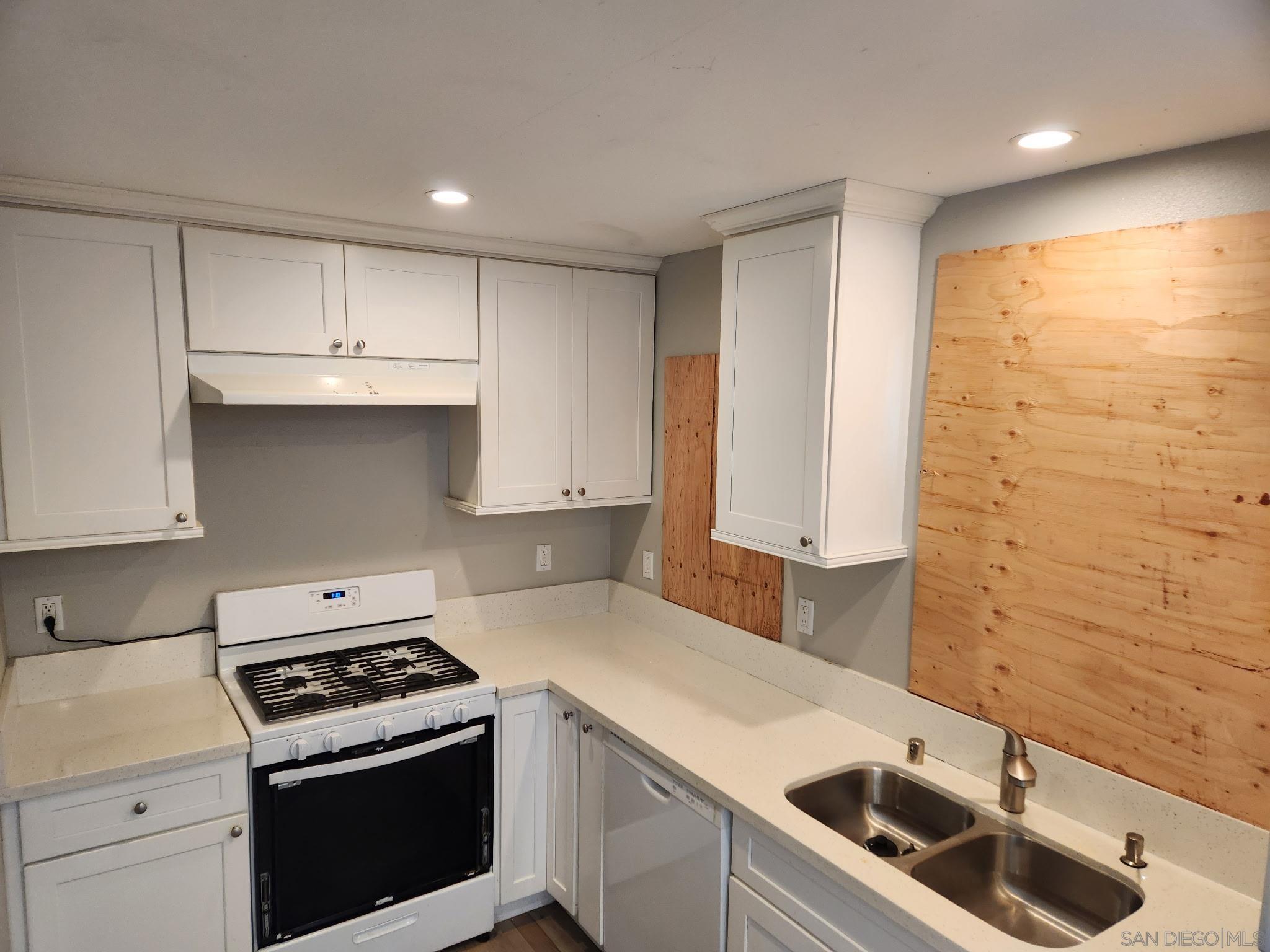 Detail Gallery Image 5 of 25 For 4095  Estrella Avenue, San Diego,  CA 92105 - 2 Beds | 1 Baths