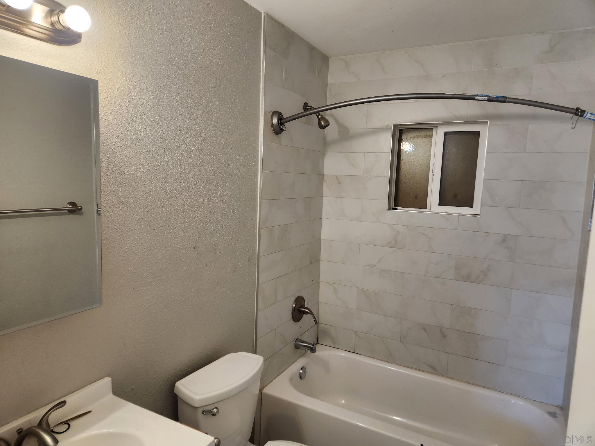 Detail Gallery Image 8 of 25 For 4095  Estrella Avenue, San Diego,  CA 92105 - 2 Beds | 1 Baths