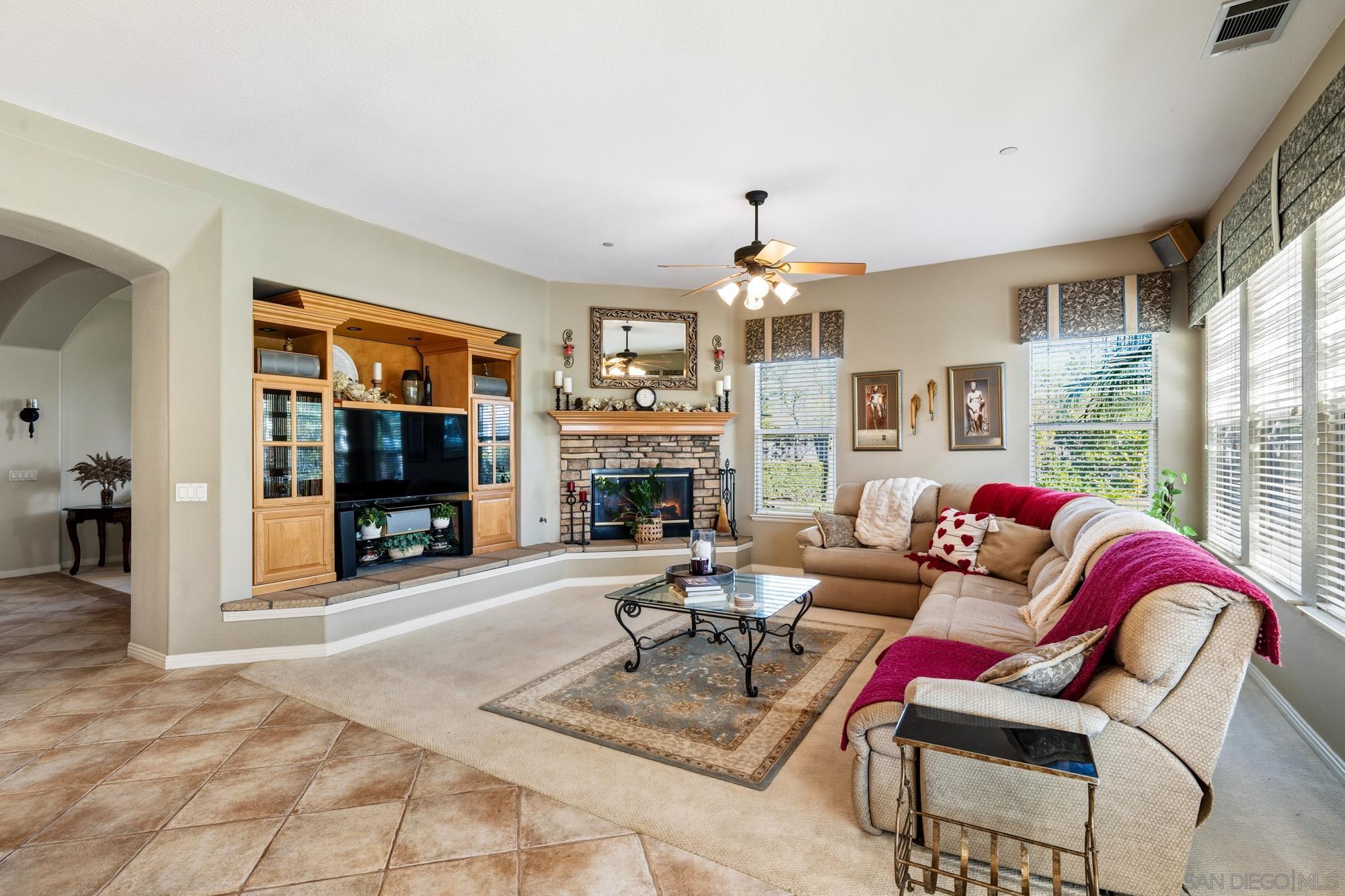 Detail Gallery Image 12 of 55 For 10829  La Alberca, San Diego,  CA 92127 - 4 Beds | 3 Baths