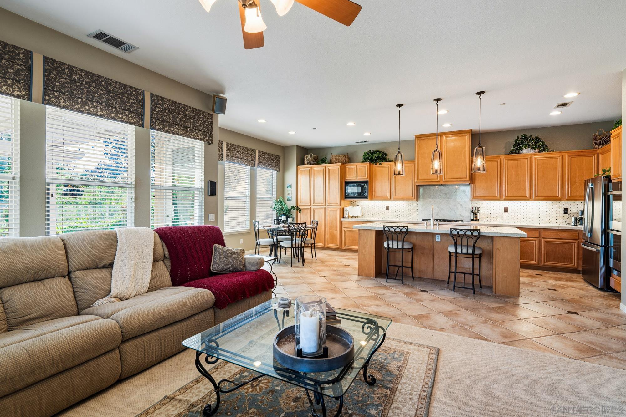 Detail Gallery Image 13 of 55 For 10829  La Alberca, San Diego,  CA 92127 - 4 Beds | 3 Baths