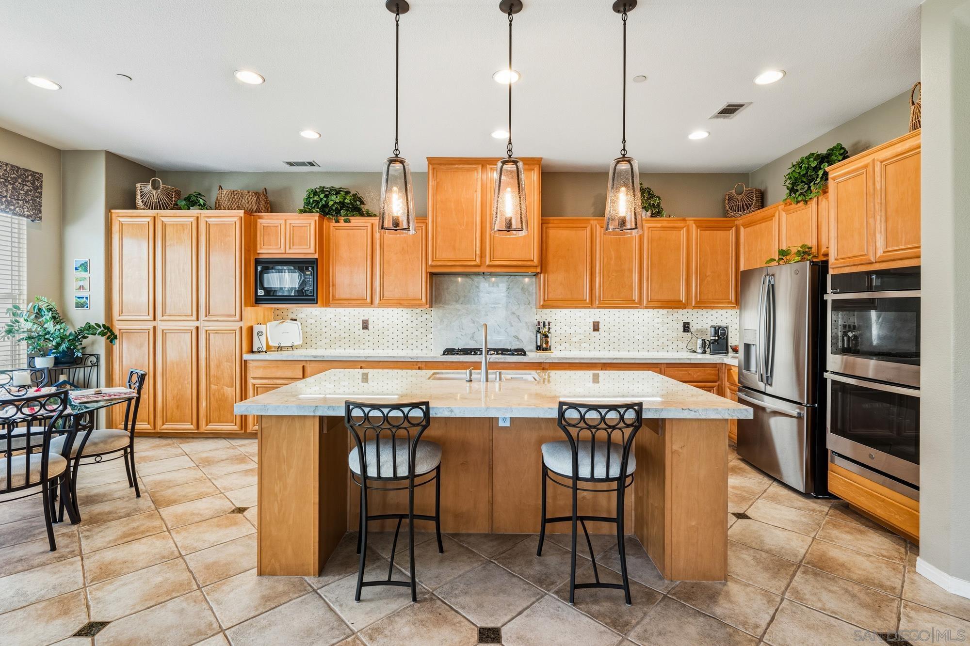 Detail Gallery Image 14 of 55 For 10829  La Alberca, San Diego,  CA 92127 - 4 Beds | 3 Baths