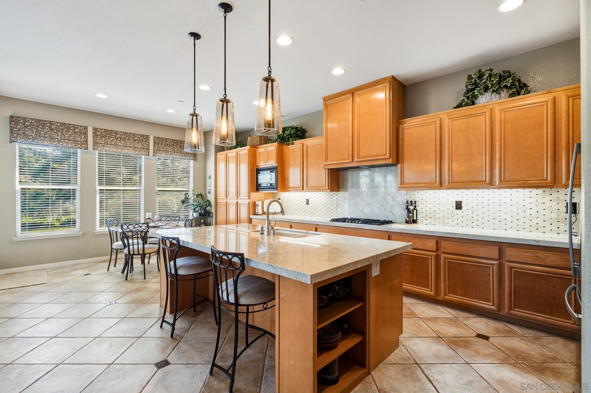 Detail Gallery Image 15 of 55 For 10829  La Alberca, San Diego,  CA 92127 - 4 Beds | 3 Baths