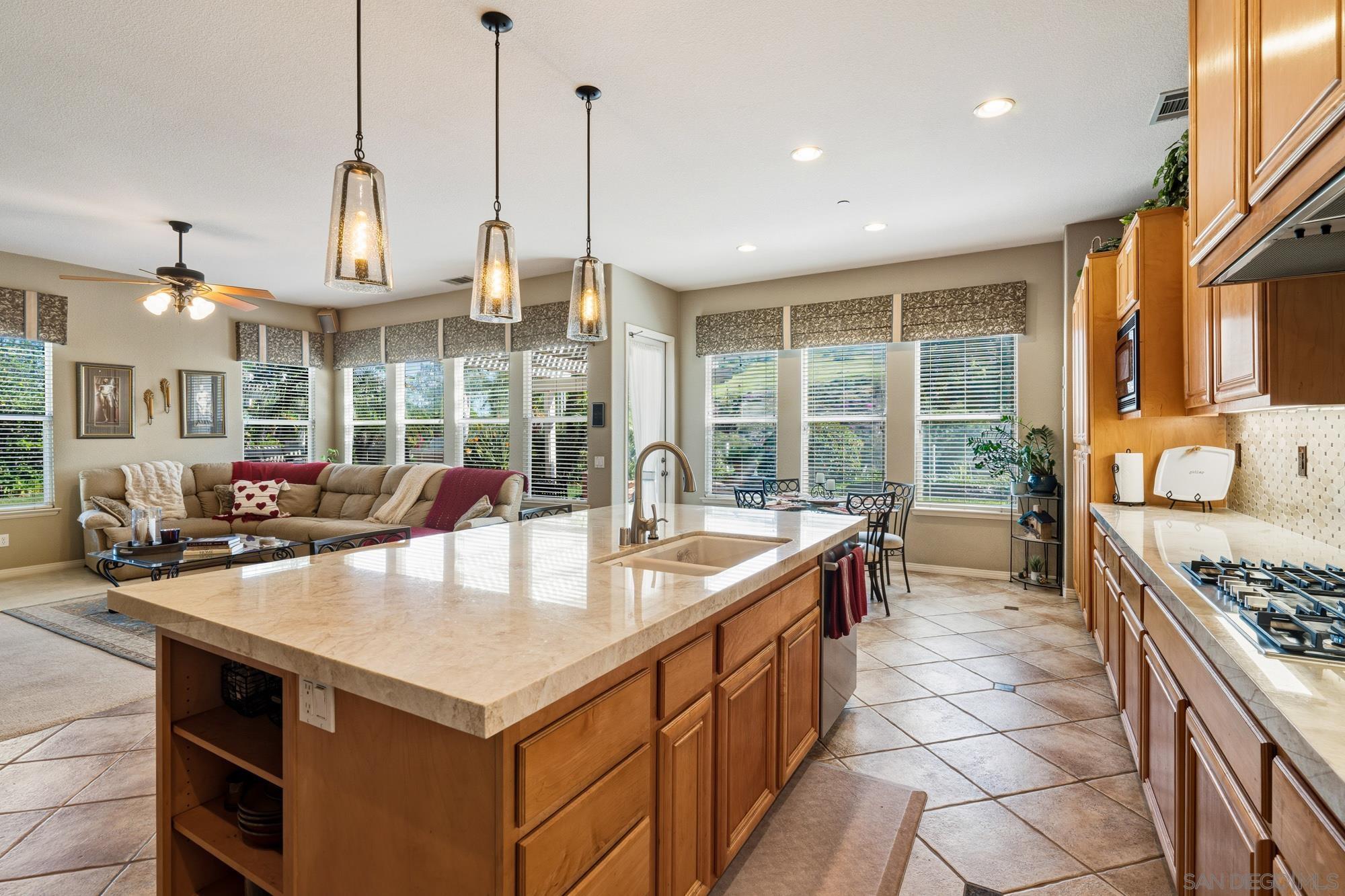 Detail Gallery Image 16 of 55 For 10829  La Alberca, San Diego,  CA 92127 - 4 Beds | 3 Baths