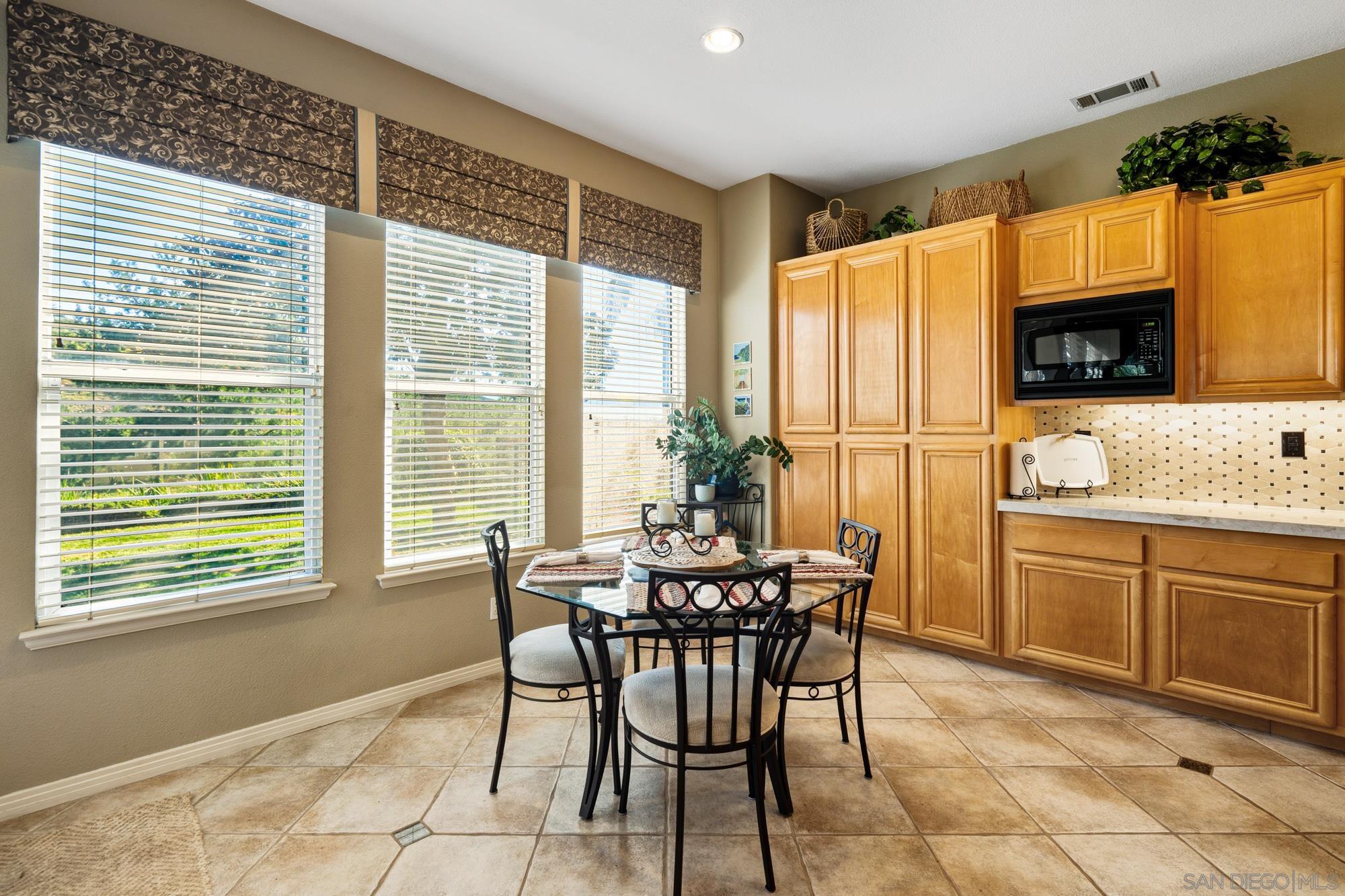 Detail Gallery Image 18 of 55 For 10829  La Alberca, San Diego,  CA 92127 - 4 Beds | 3 Baths