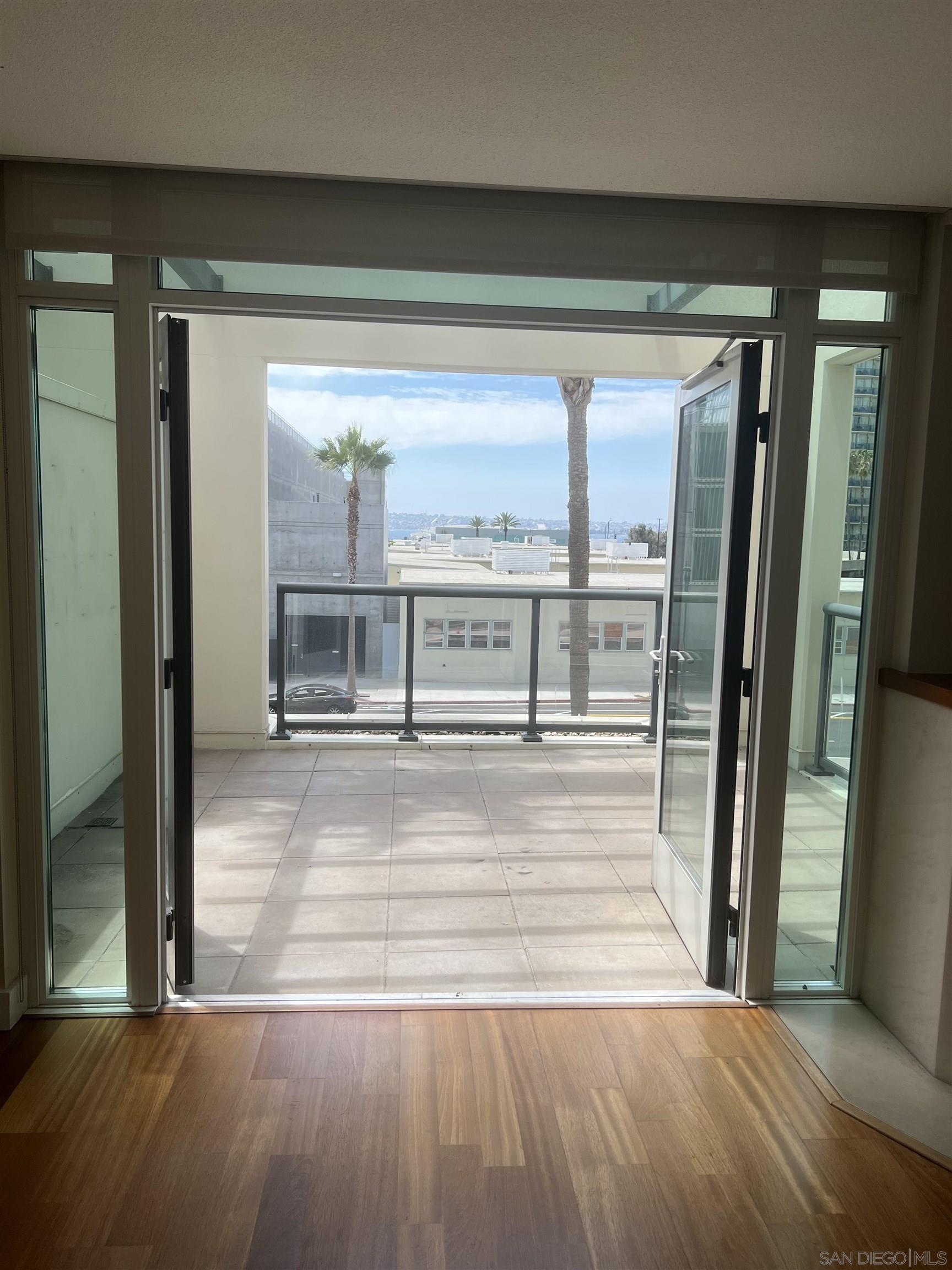 Detail Gallery Image 3 of 28 For 1199  Pacific Hwy.  307, San Diego,  CA 92101 - 1 Beds | 1/1 Baths