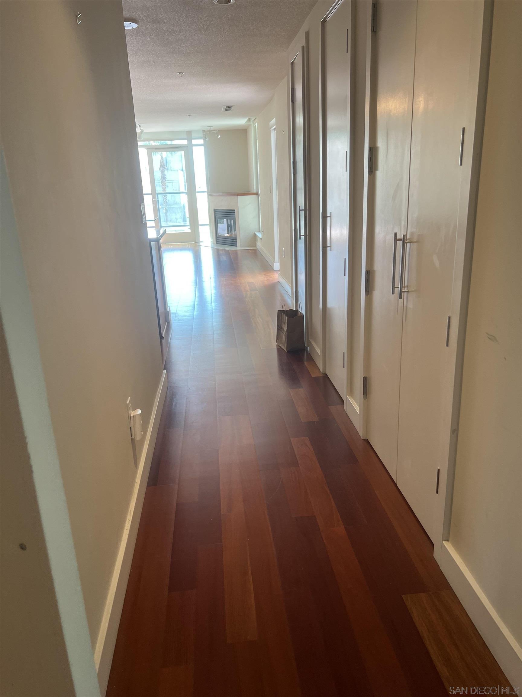 Detail Gallery Image 4 of 28 For 1199  Pacific Hwy.  307, San Diego,  CA 92101 - 1 Beds | 1/1 Baths