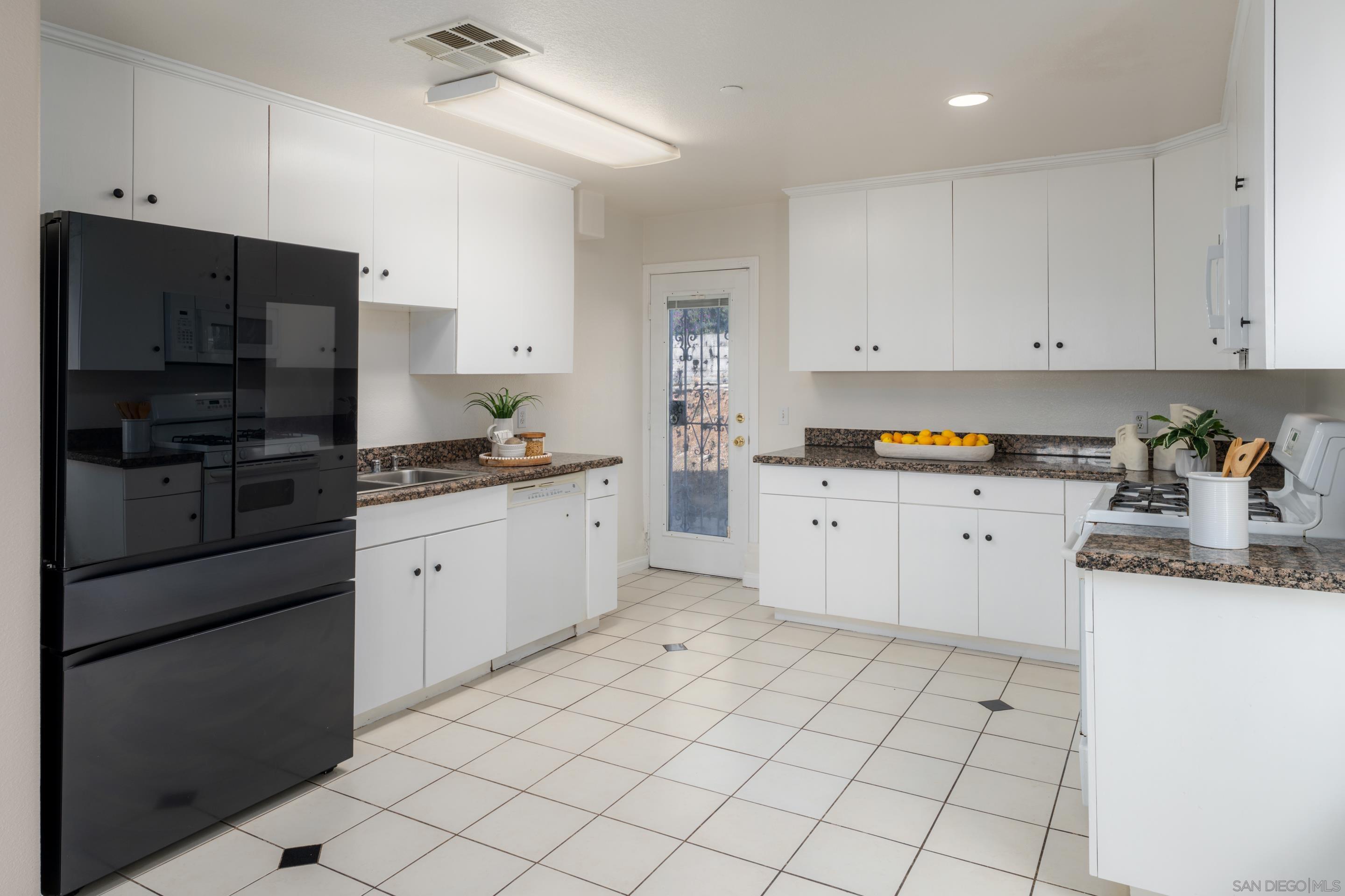 Detail Gallery Image 14 of 44 For 1626  La Presa Ave, Spring Valley,  CA 91977 - 4 Beds | 2/1 Baths