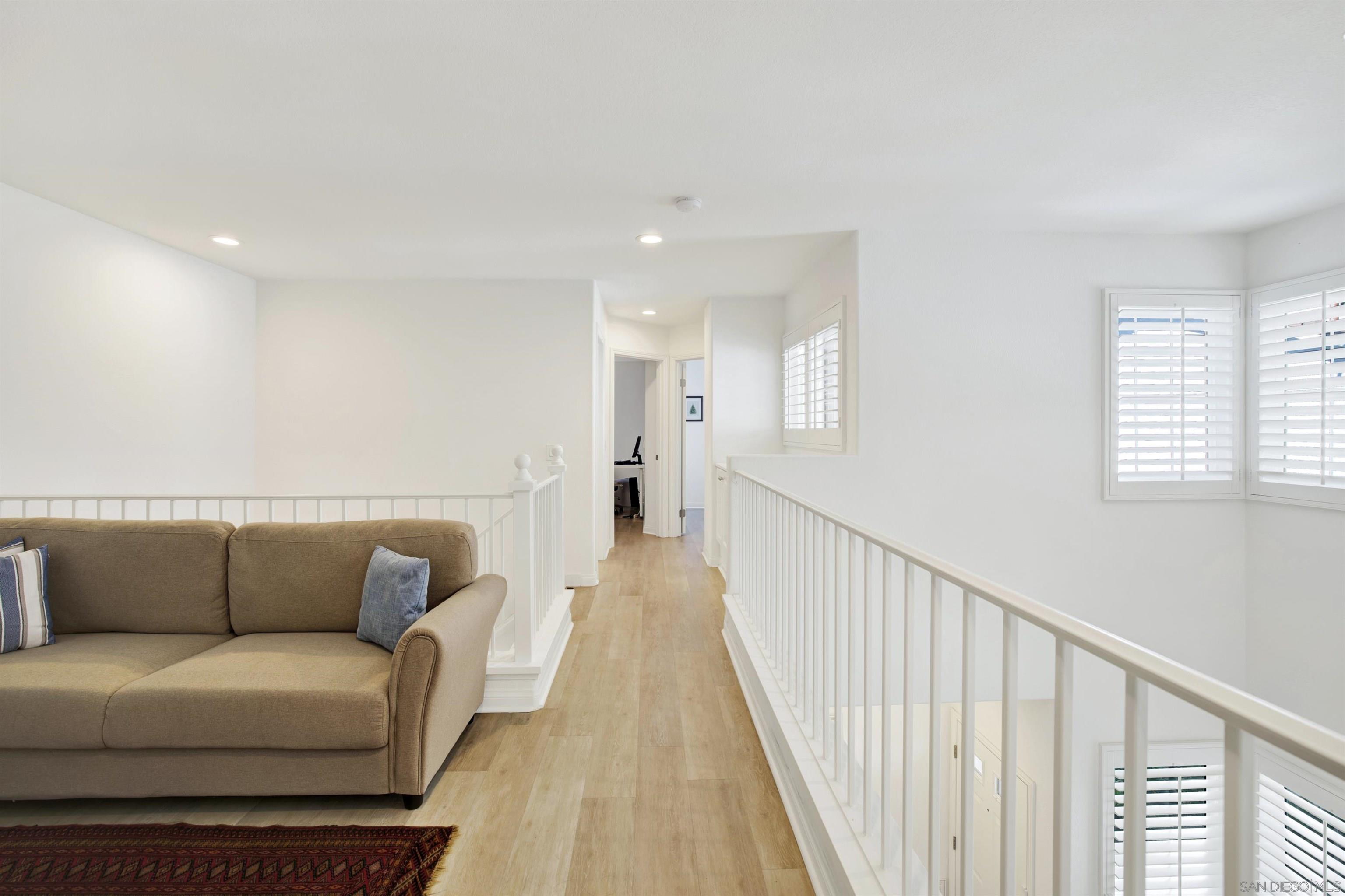 Detail Gallery Image 12 of 18 For 13529  Jadestone Way, San Diego,  CA 92130 - 3 Beds | 2/1 Baths