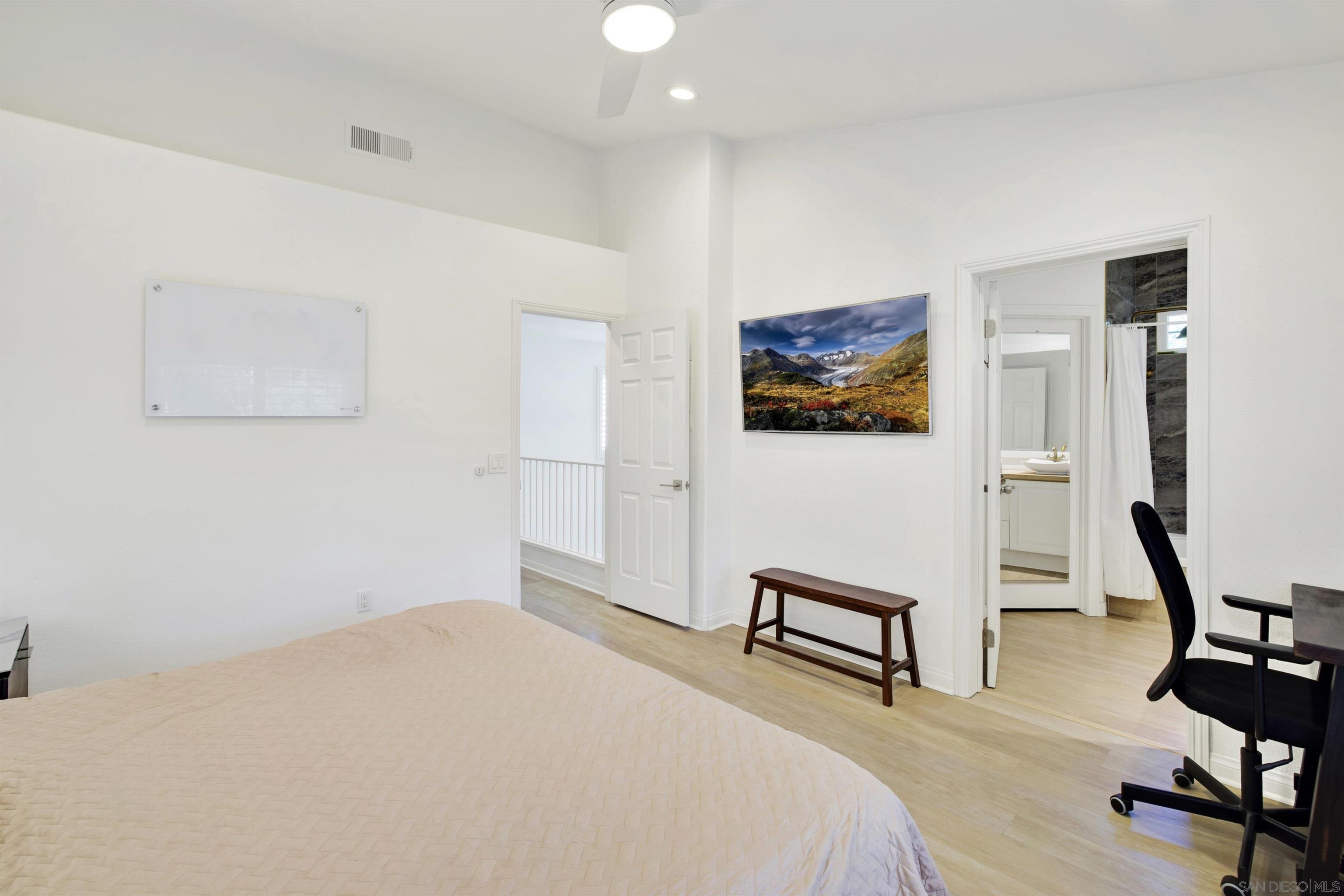 Detail Gallery Image 13 of 18 For 13529  Jadestone Way, San Diego,  CA 92130 - 3 Beds | 2/1 Baths