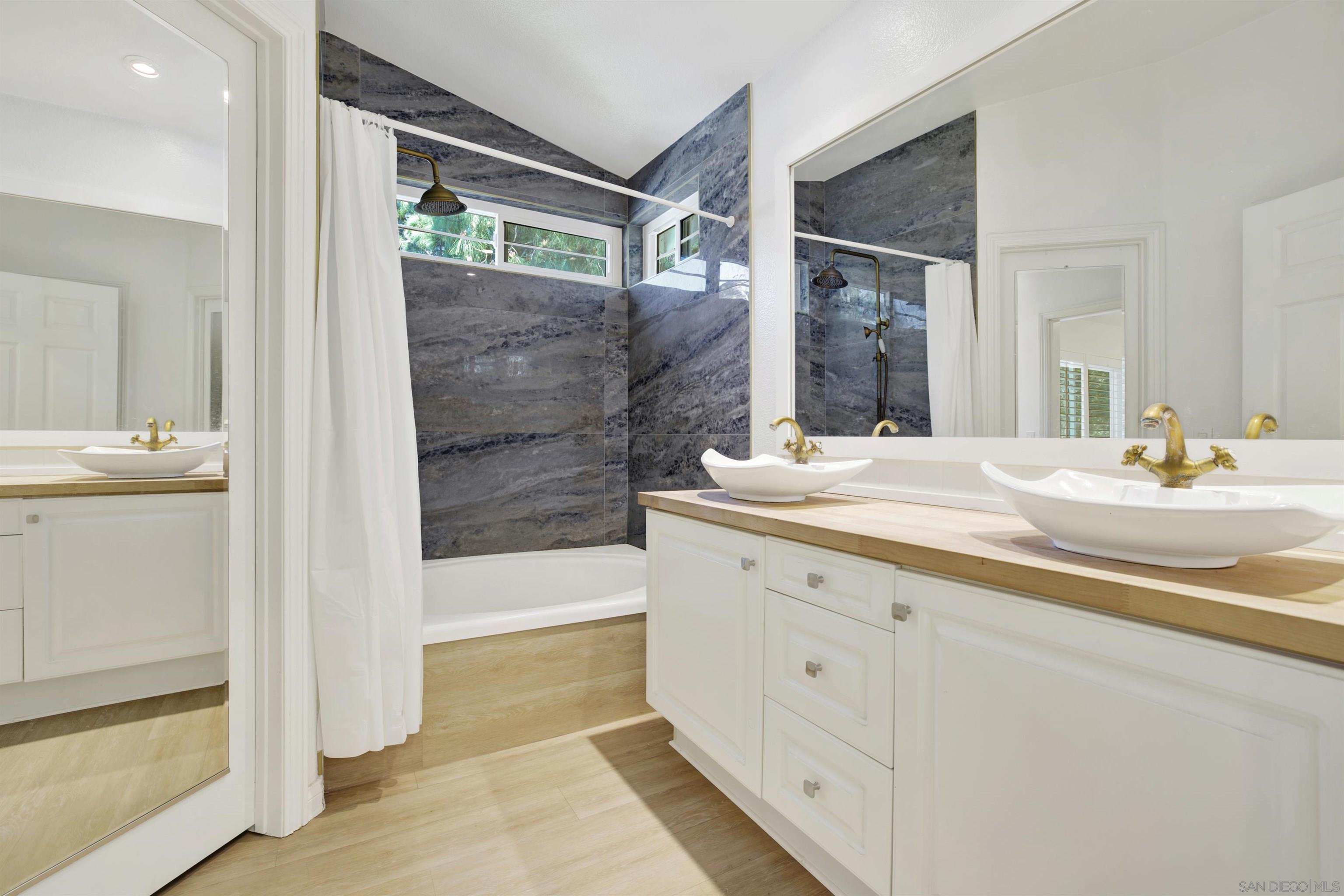 Detail Gallery Image 14 of 18 For 13529  Jadestone Way, San Diego,  CA 92130 - 3 Beds | 2/1 Baths