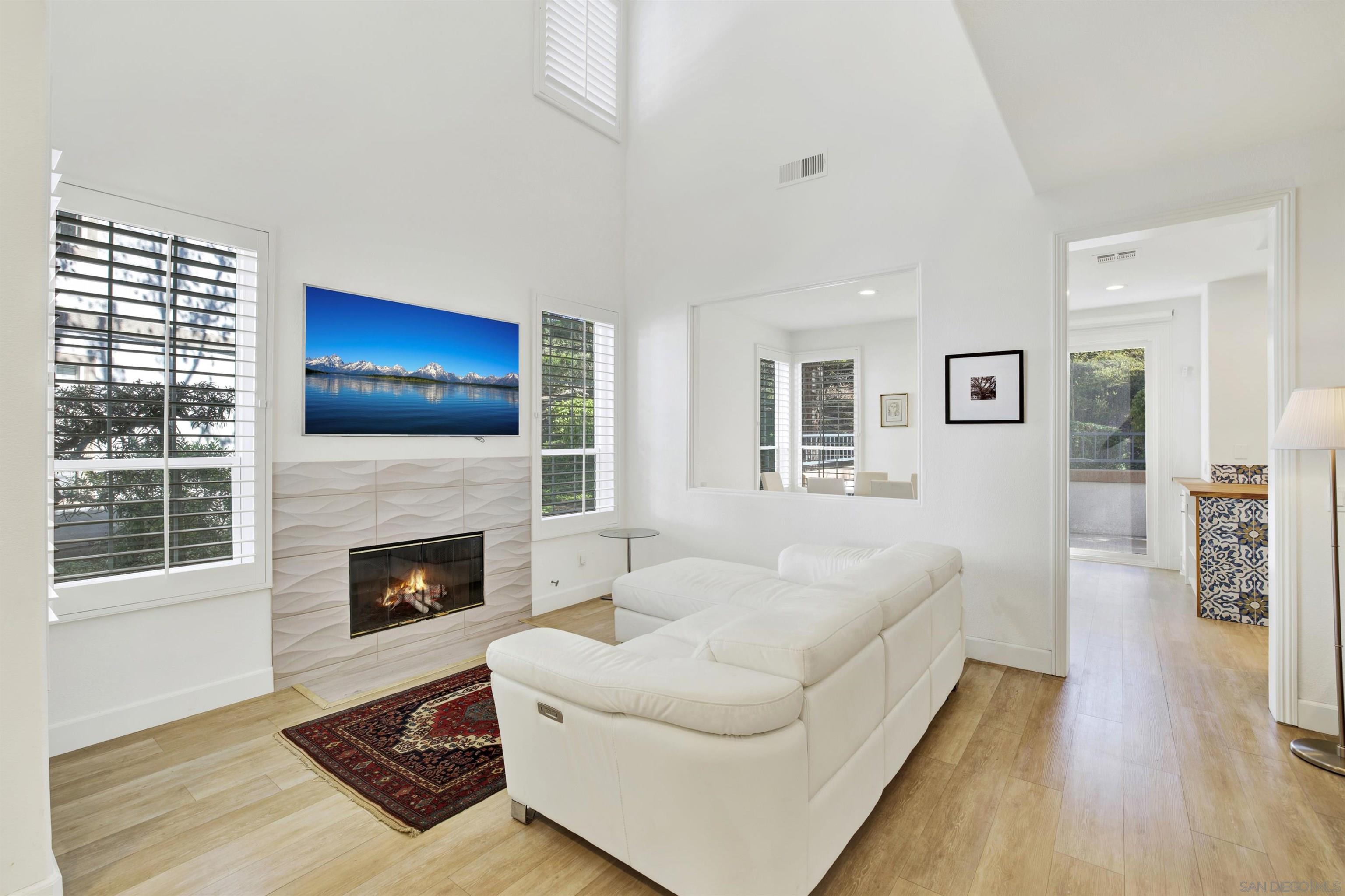 Detail Gallery Image 4 of 18 For 13529  Jadestone Way, San Diego,  CA 92130 - 3 Beds | 2/1 Baths