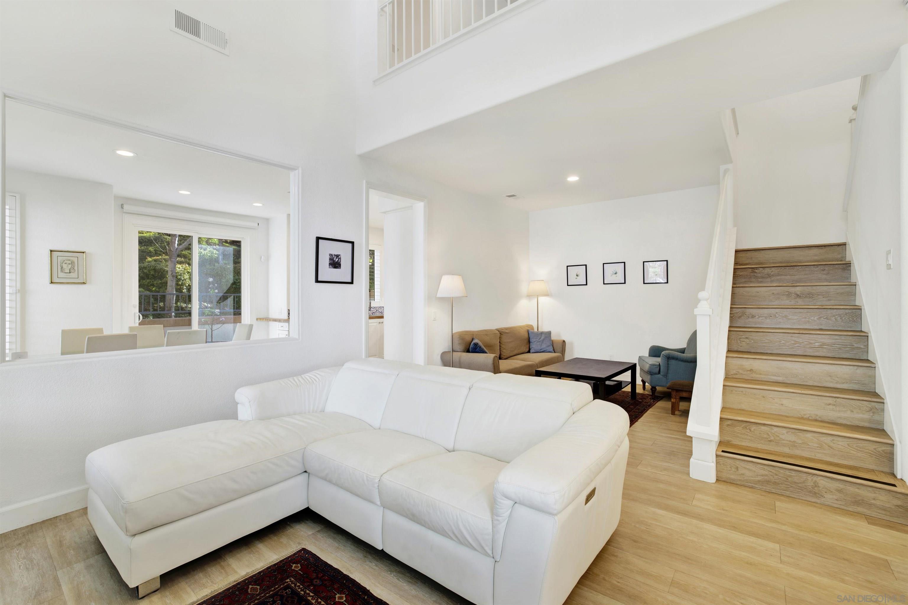 Detail Gallery Image 5 of 18 For 13529  Jadestone Way, San Diego,  CA 92130 - 3 Beds | 2/1 Baths